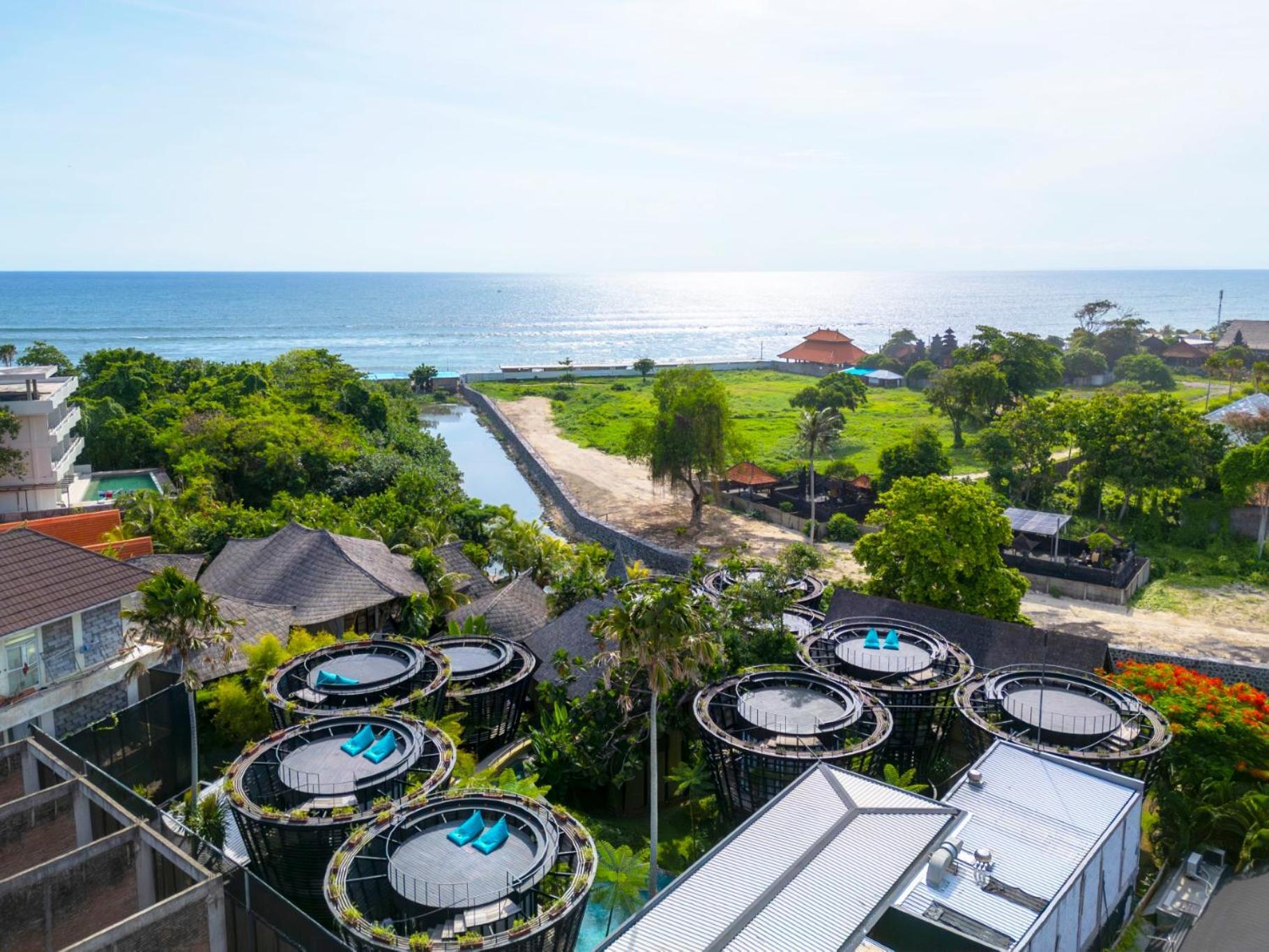 & By Ini Vie Hospitality 5* Canggu (Bali)