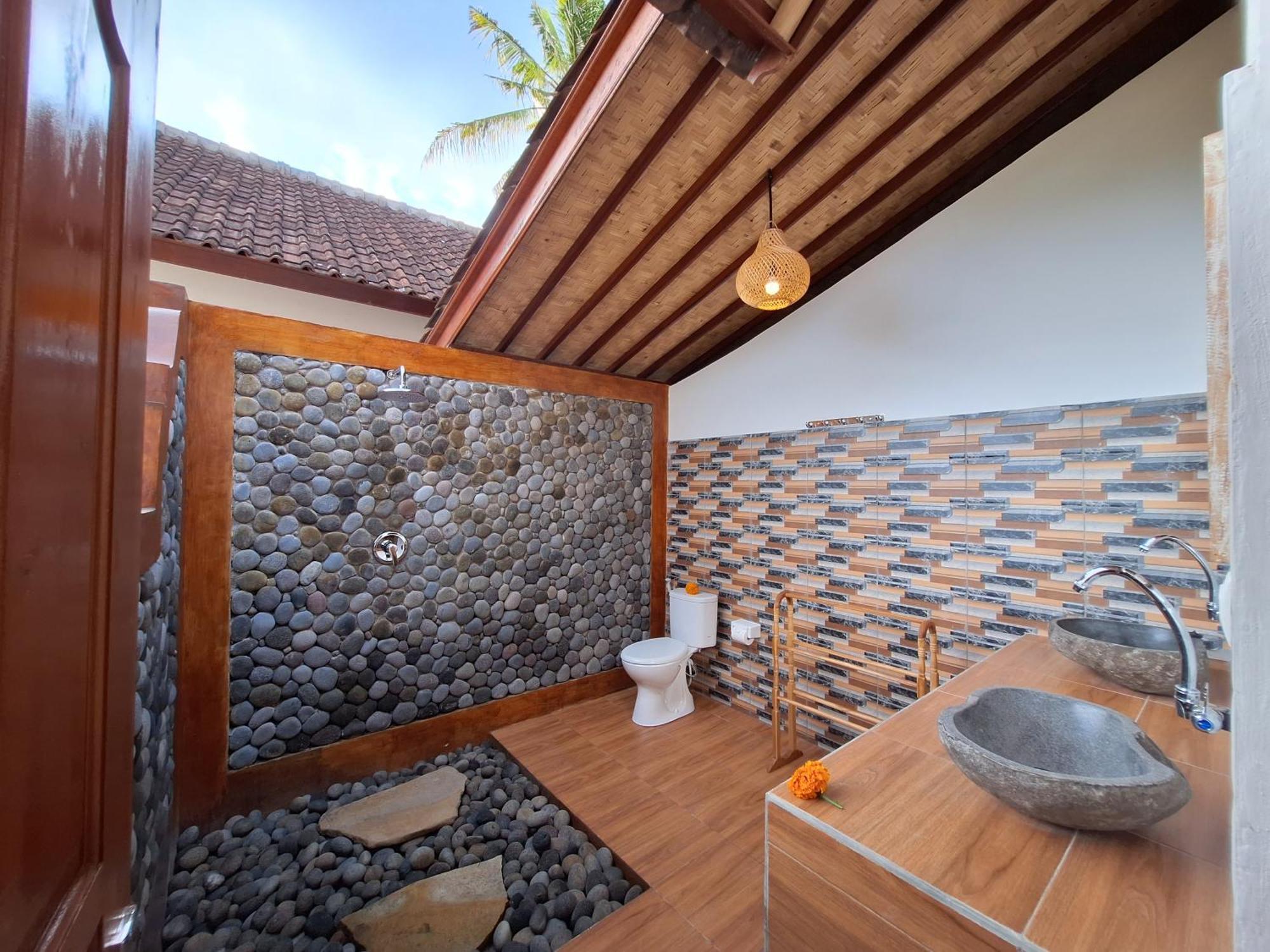 Guest house Frangipani & Restaurant Seraya