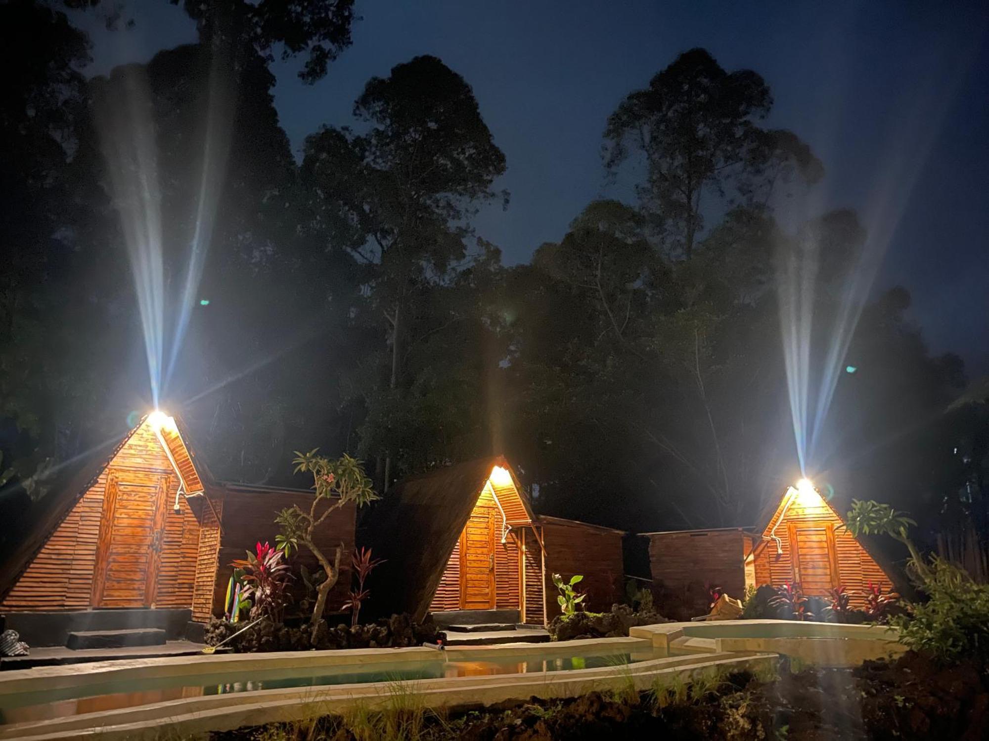 Triangular House And Hot Spring Kubupenlokan