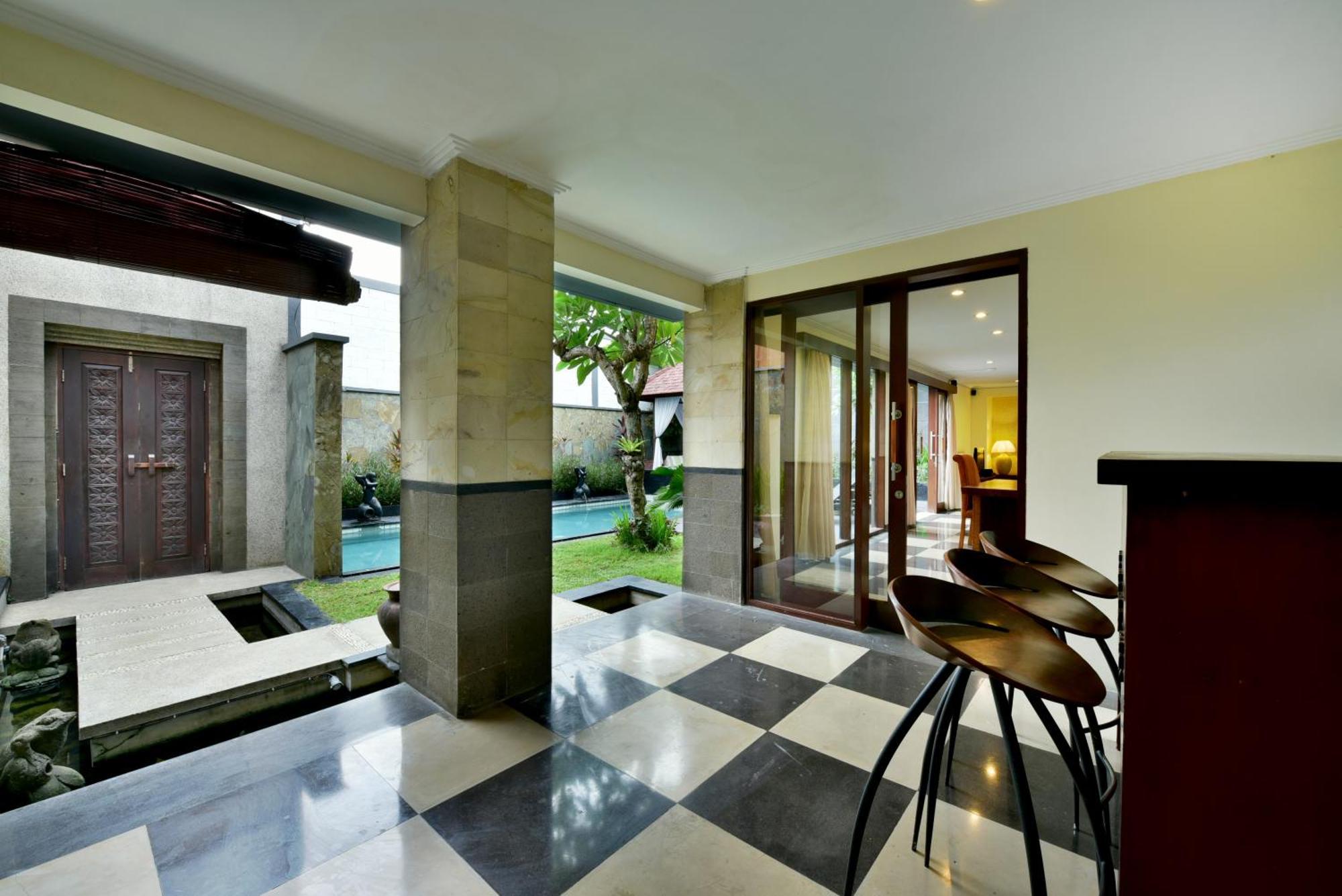 Villa The Khayangan Dreams Villa,