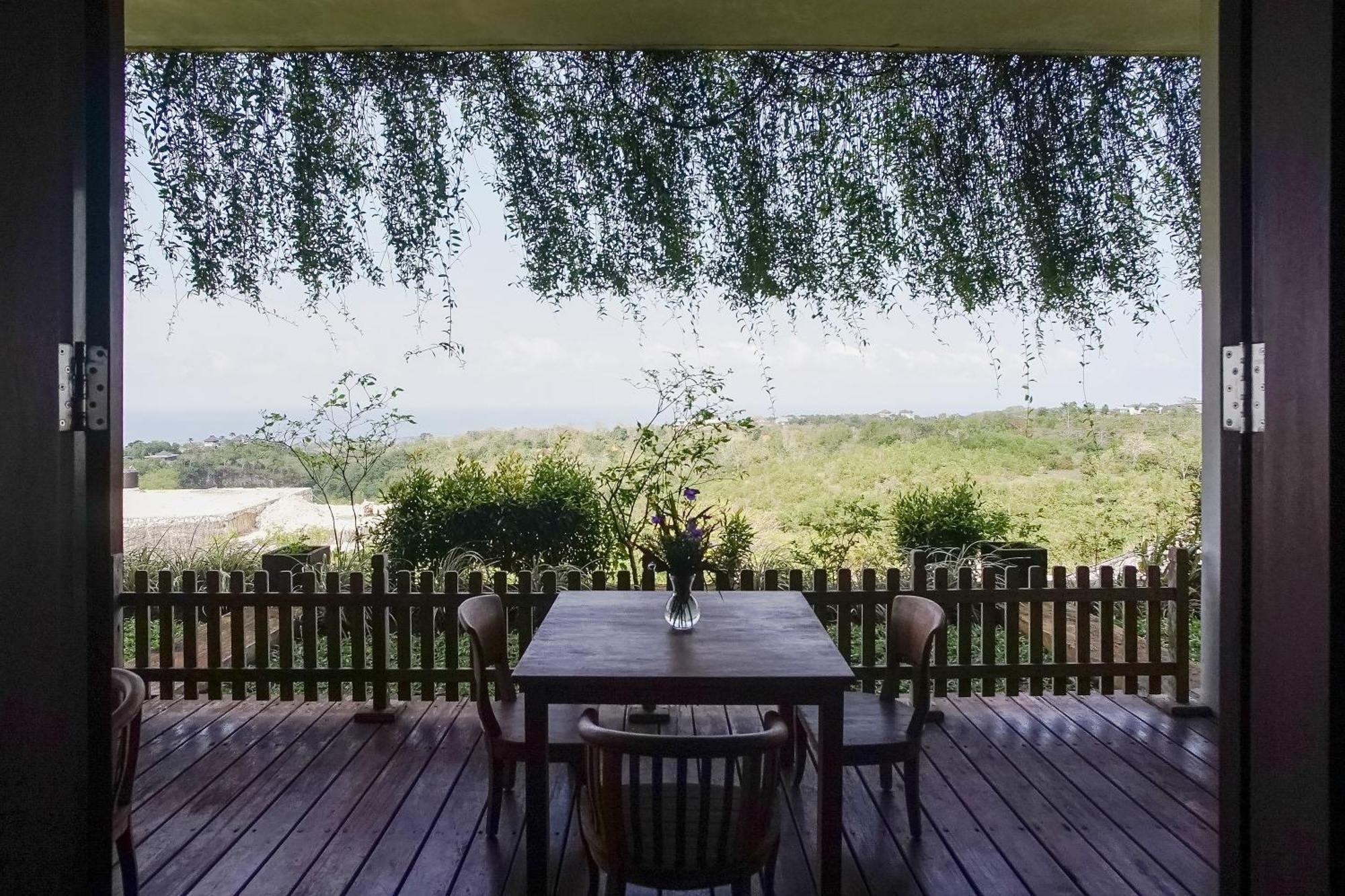 The Ocean Views Luxury & Villa Uluwatu (Bali)