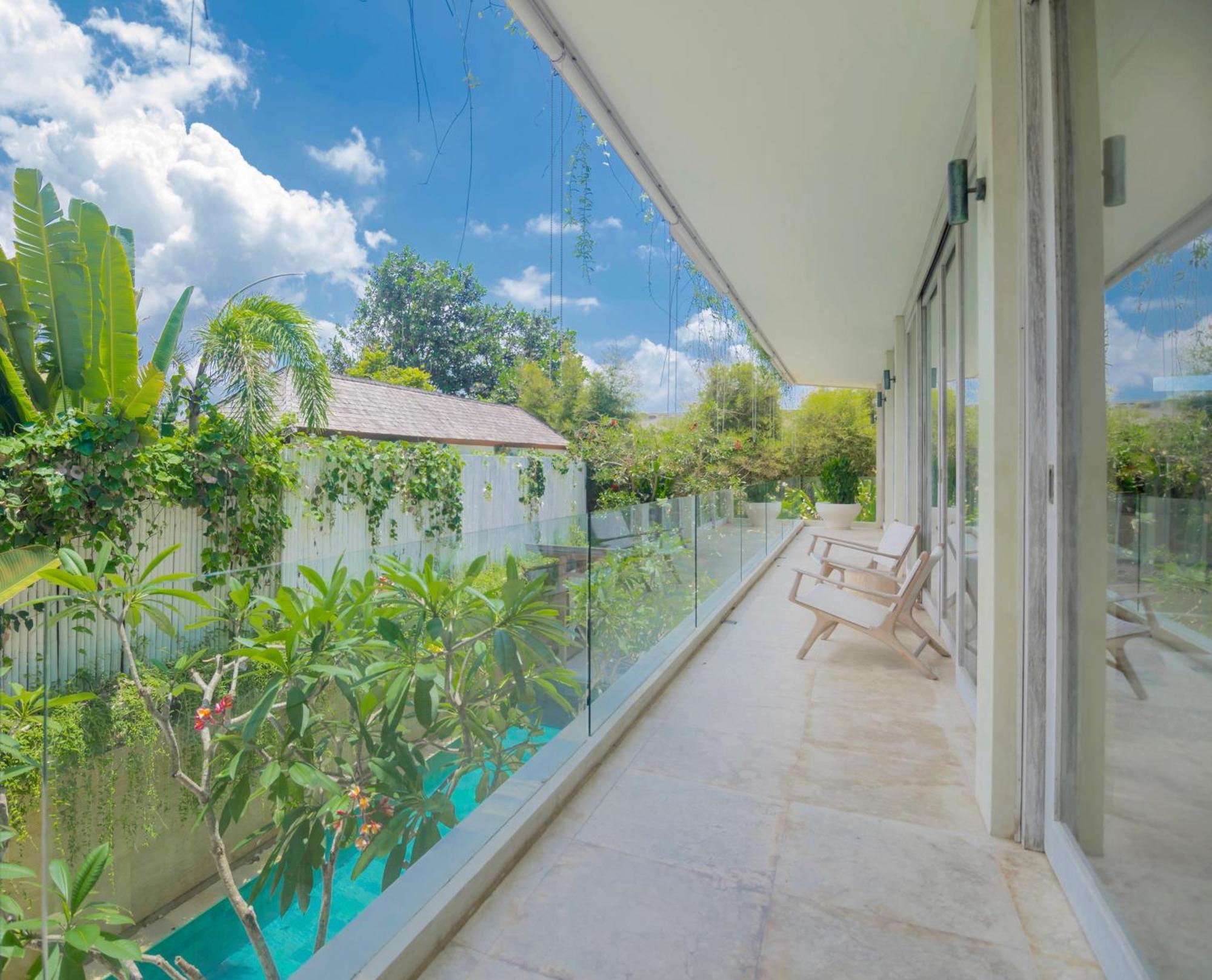 Villa Bali Luxe Beachfront Rooftop Sunsets *