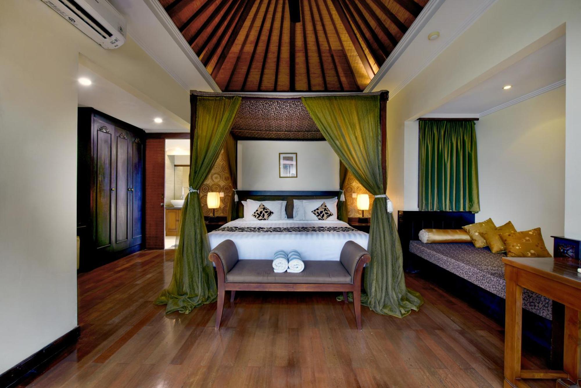 The Khayangan Dreams Villa, * Seminyak (Bali)