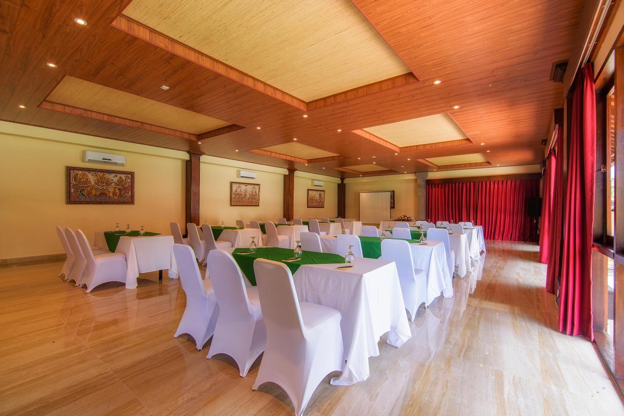 Champlung Sari & Hotel 4*
