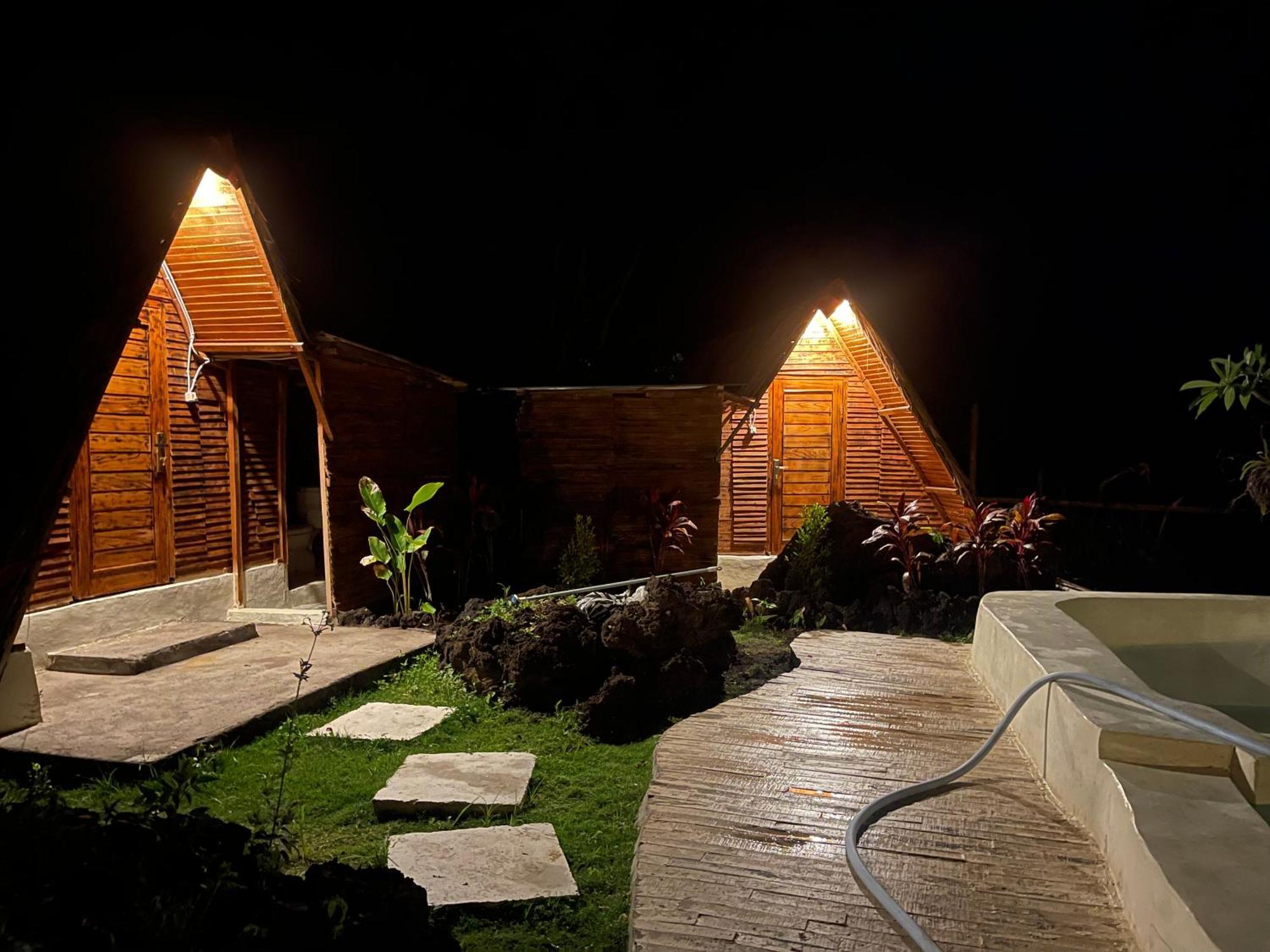 Triangular House And Hot Spring Kubupenlokan