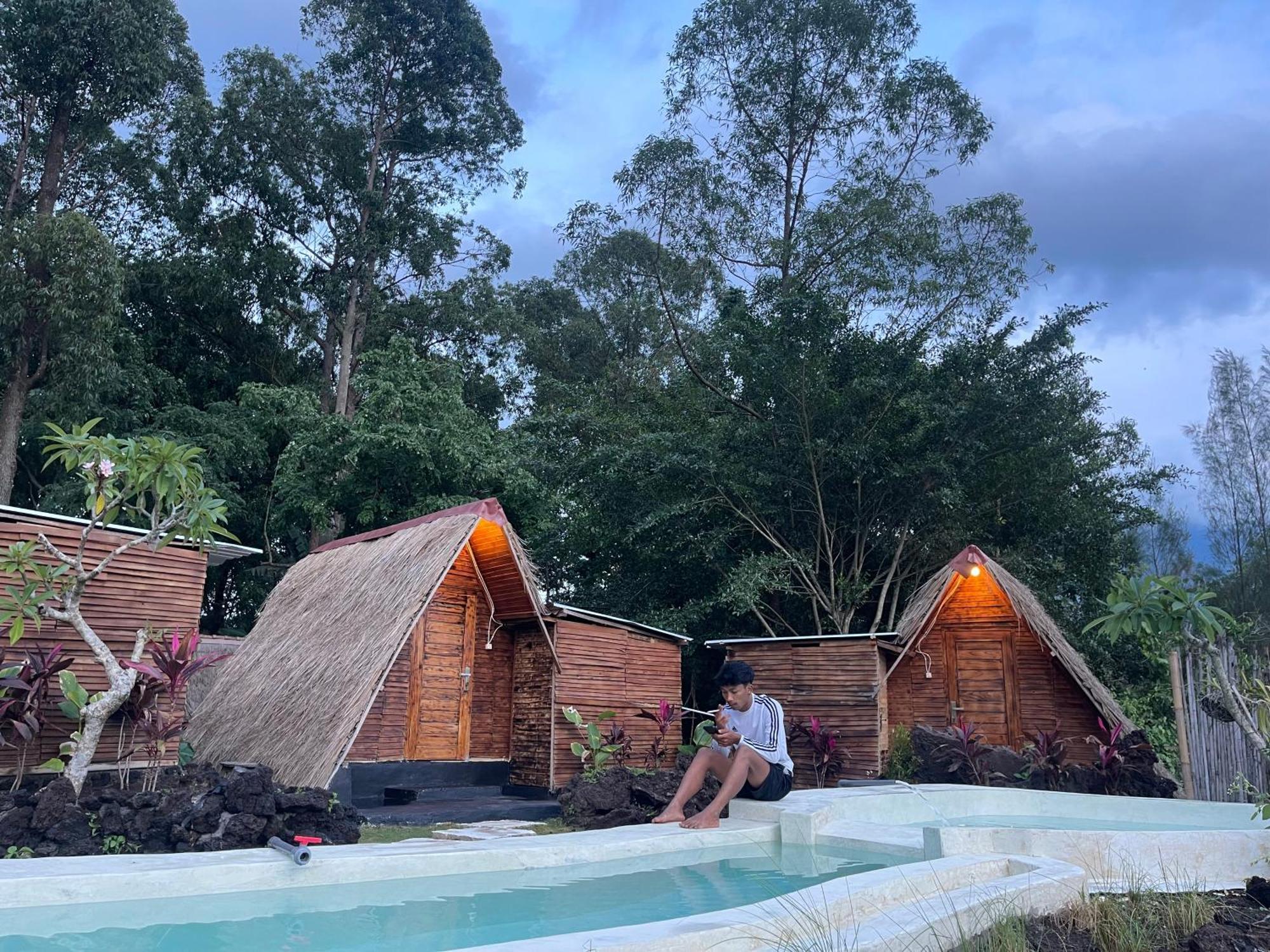 Triangular House And Hot Spring Kubupenlokan