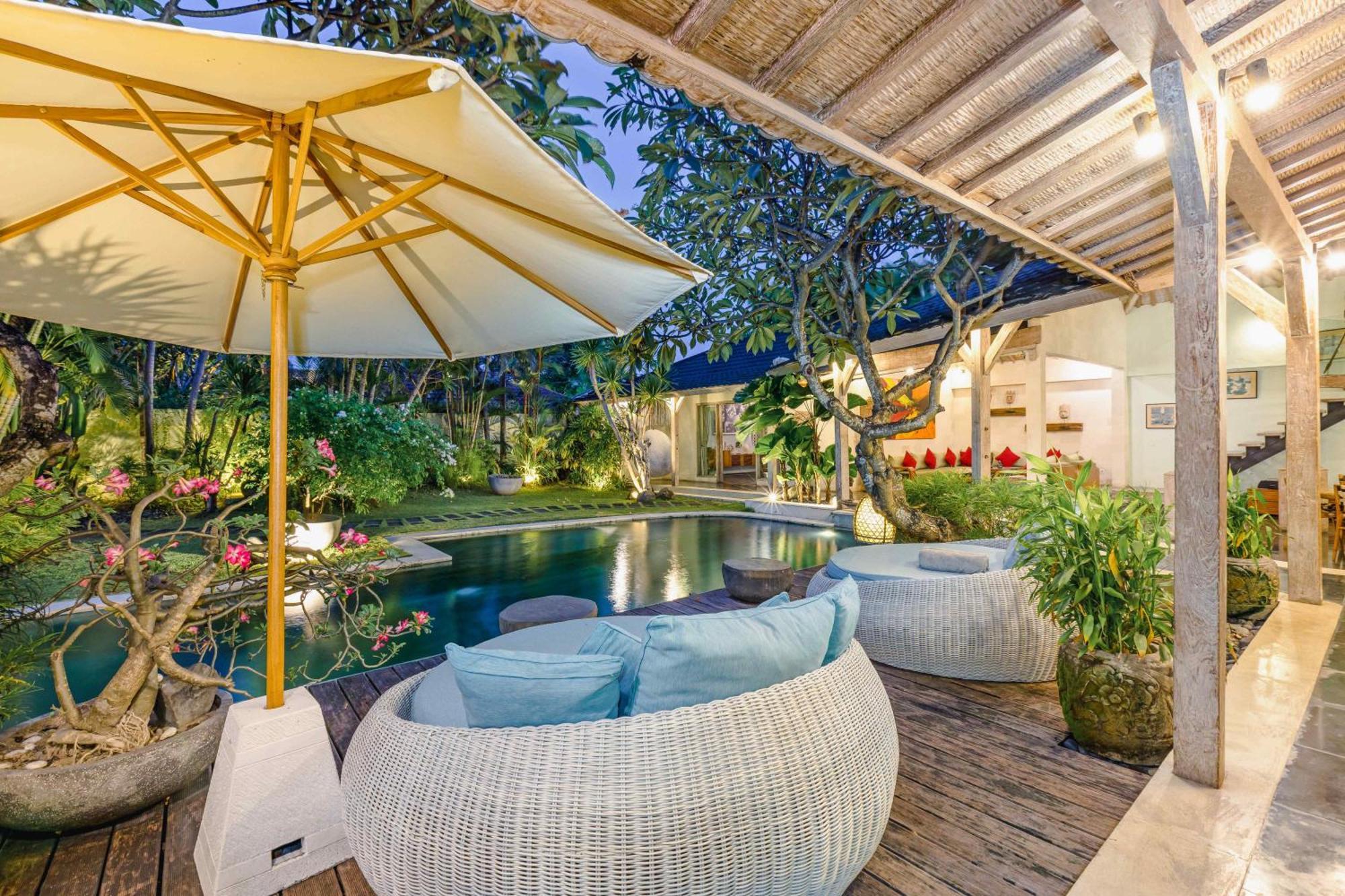 Cinta Damai - Stunning & Stylish 4br Luxury In The Heart Of Seminyak, Just A 10-min Walk To The
