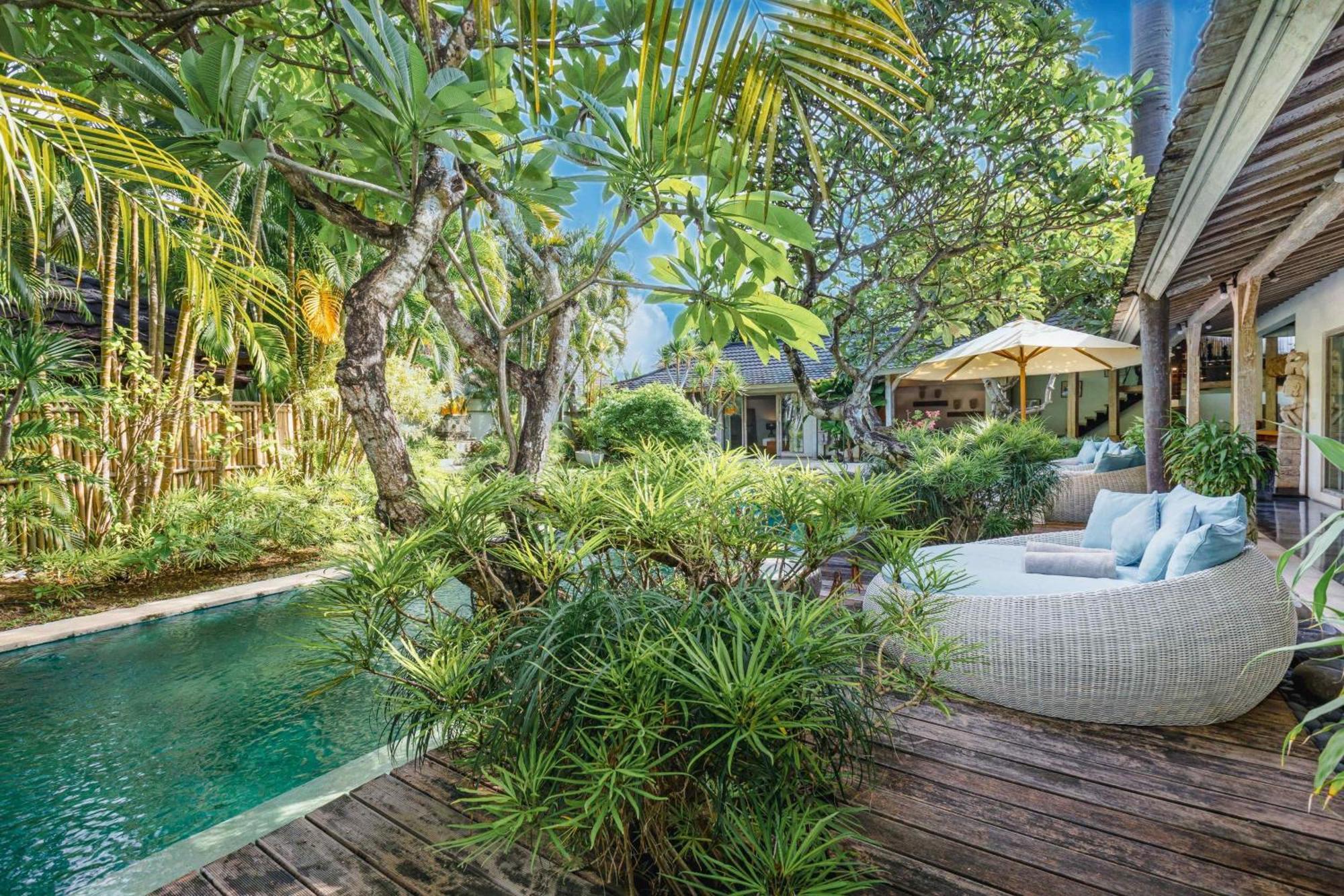 Villa Cinta Damai - Stunning & Stylish 4br Luxury In The Heart Of Seminyak, Just A 10-min Walk To The