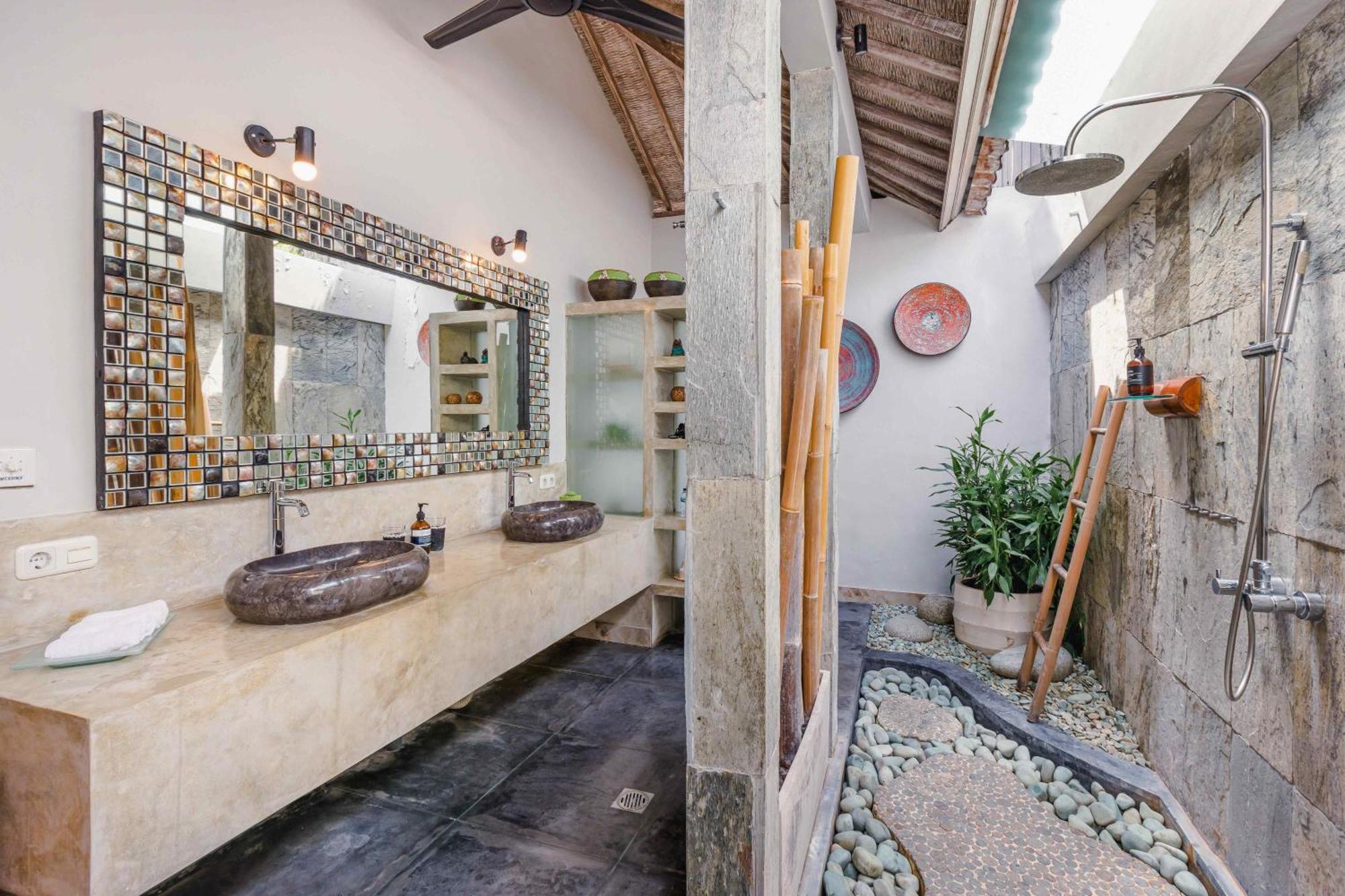 Villa Cinta Damai - Stunning & Stylish 4br Luxury In The Heart Of Seminyak, Just A 10-min Walk To The *