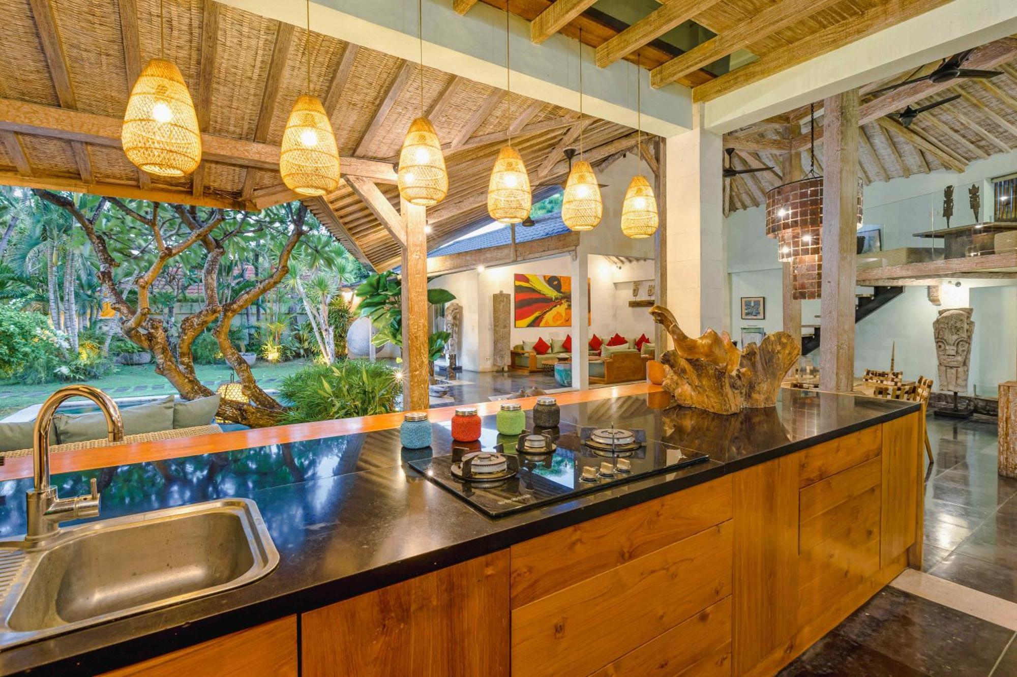 Villa Cinta Damai - Stunning & Stylish 4br Luxury In The Heart Of Seminyak, Just A 10-min Walk To The *