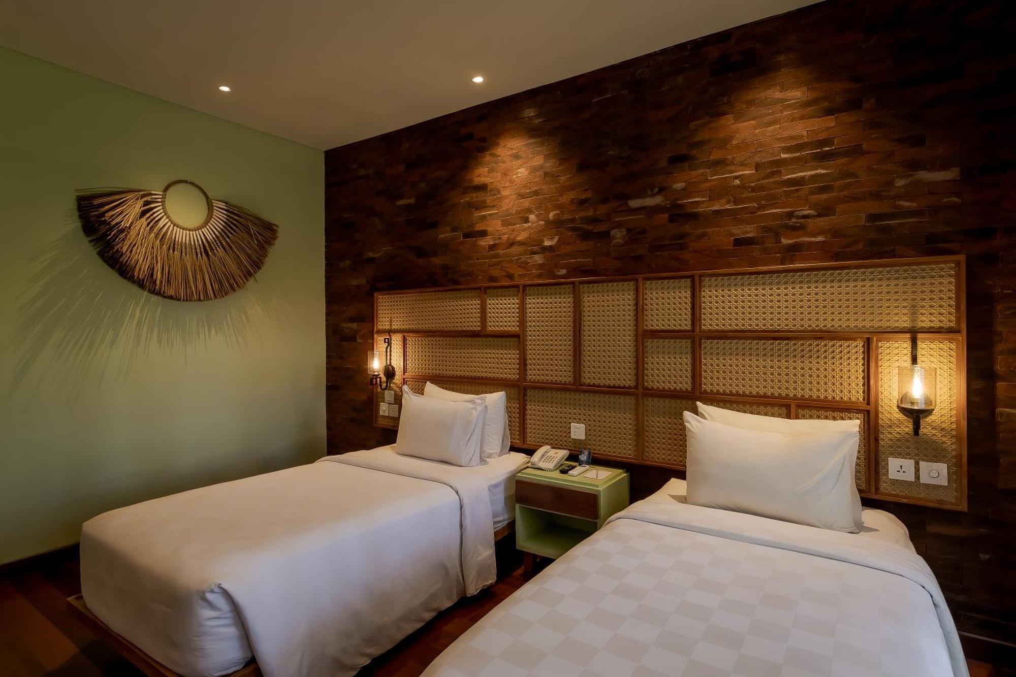 Fourteen Roses Boutique Hotel, Kuta 4*