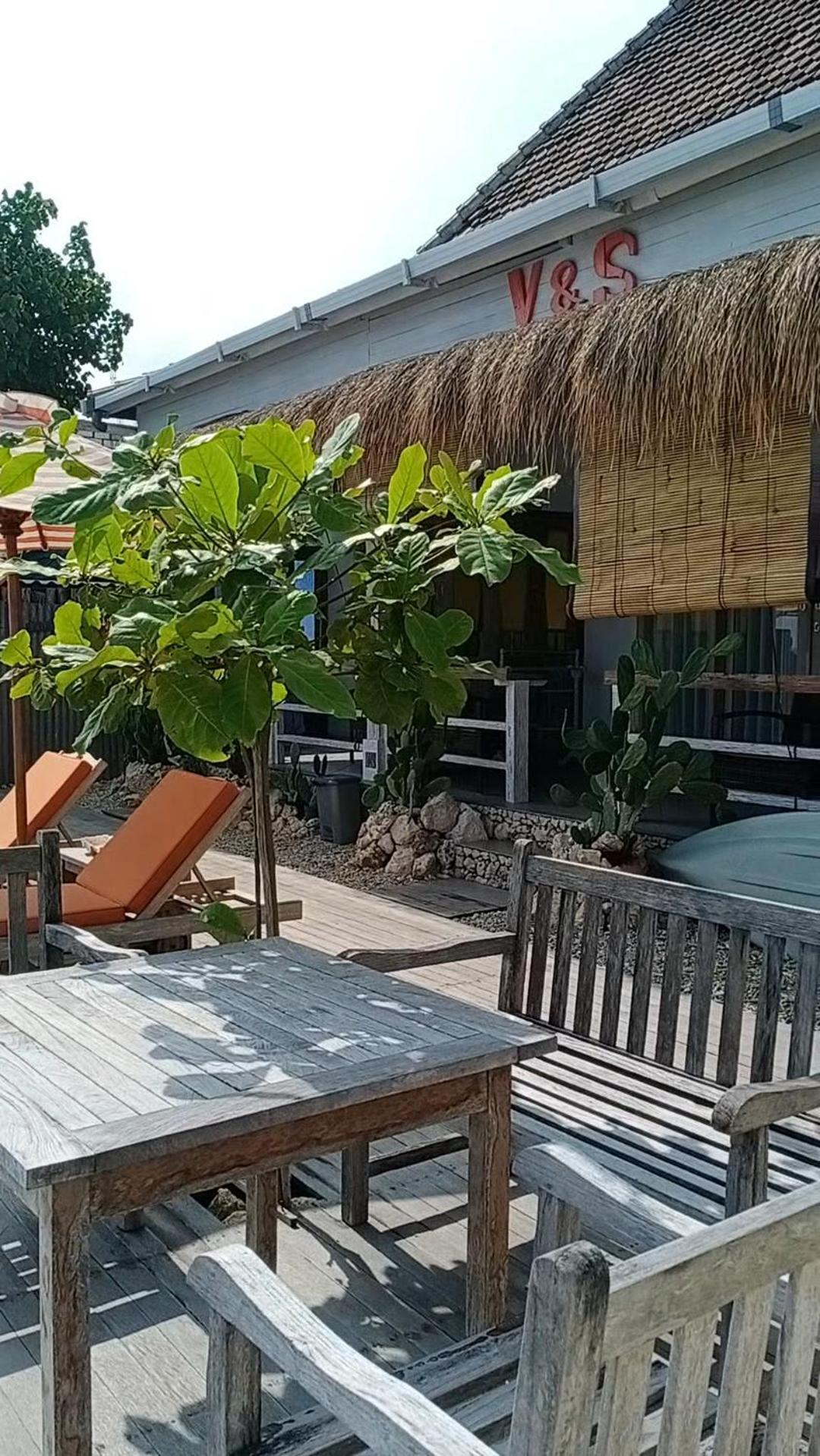 Vns Beachfront 2*