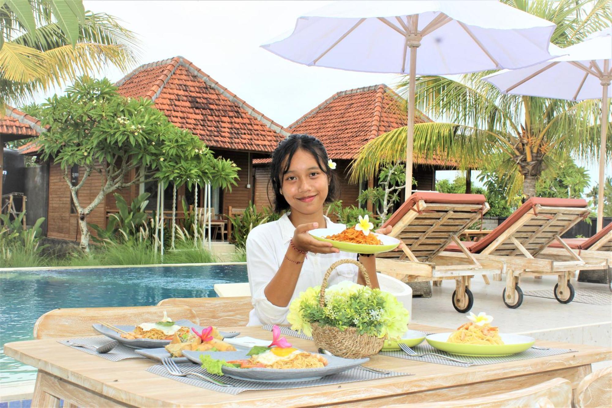 Village Jungle Resort Batununggul