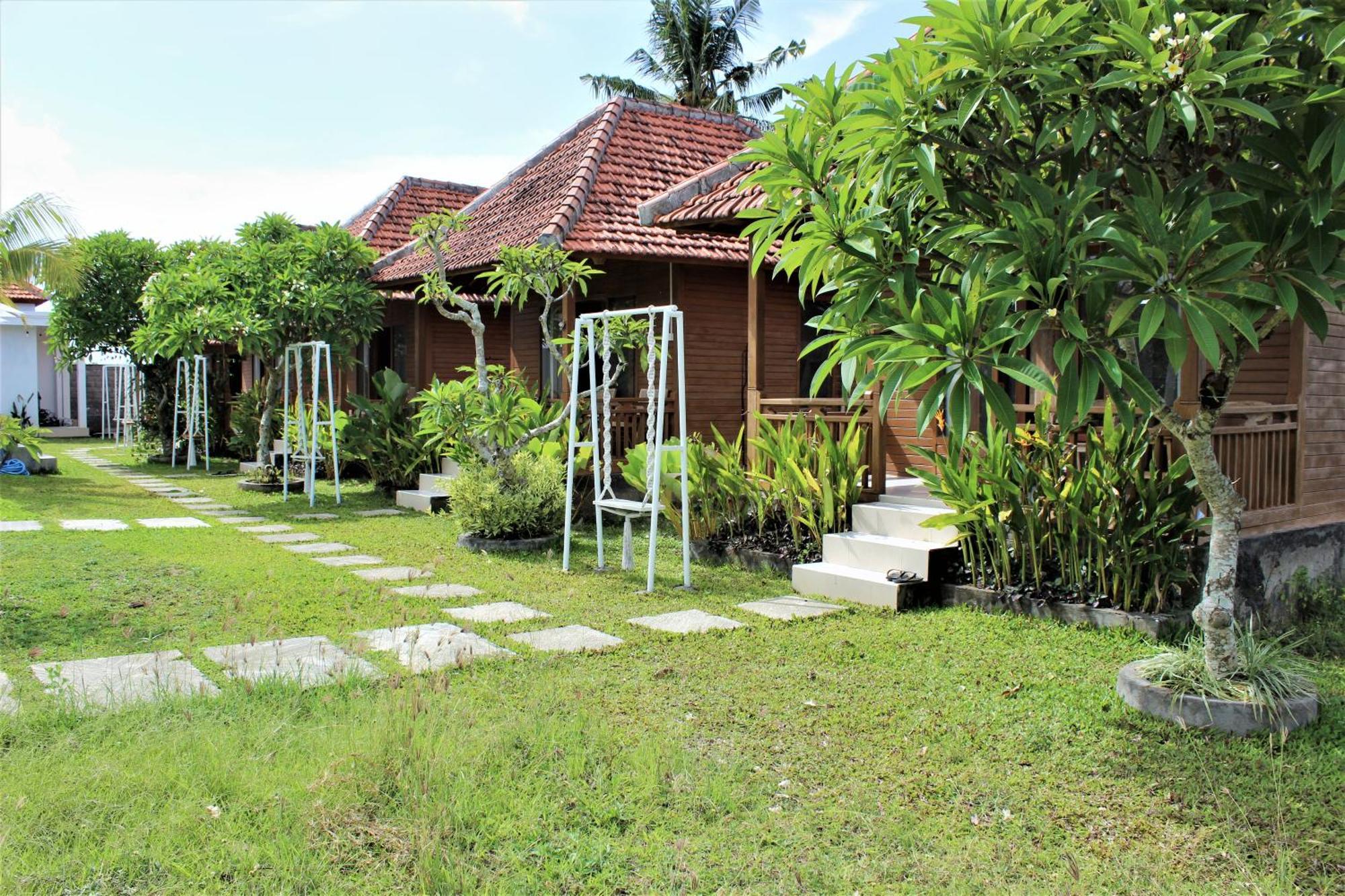 Village Jungle Resort Batununggul