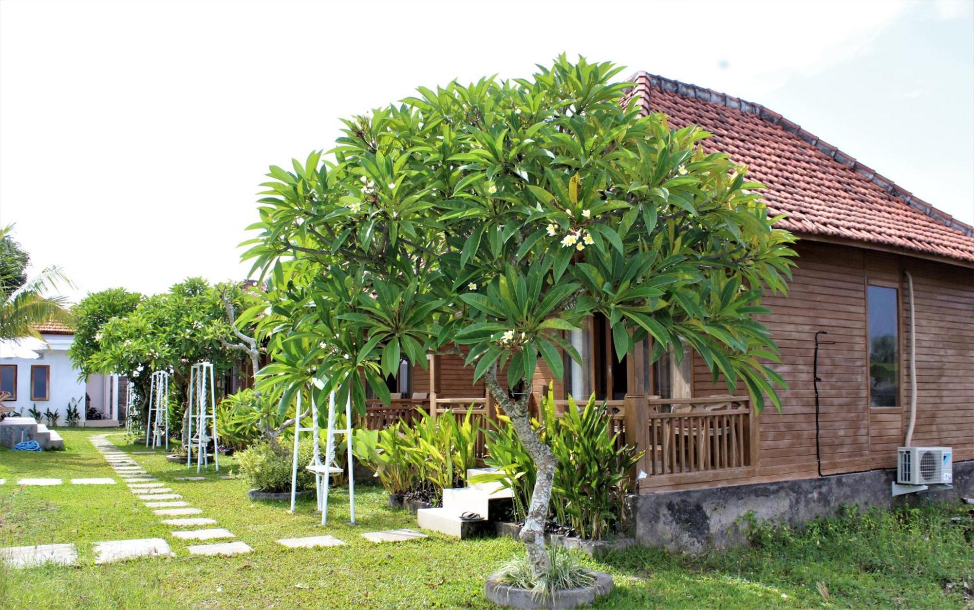 Village Jungle Resort Batununggul