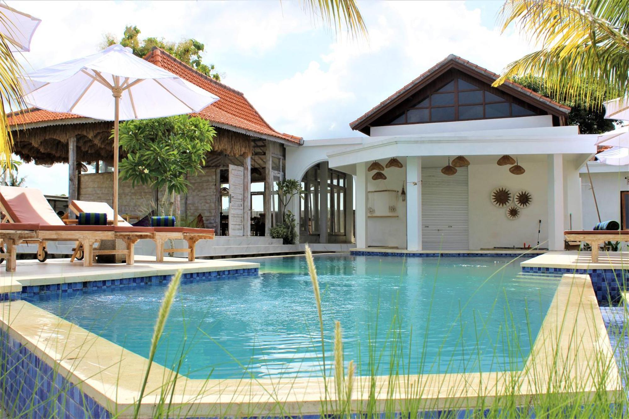 Village Jungle Resort Batununggul