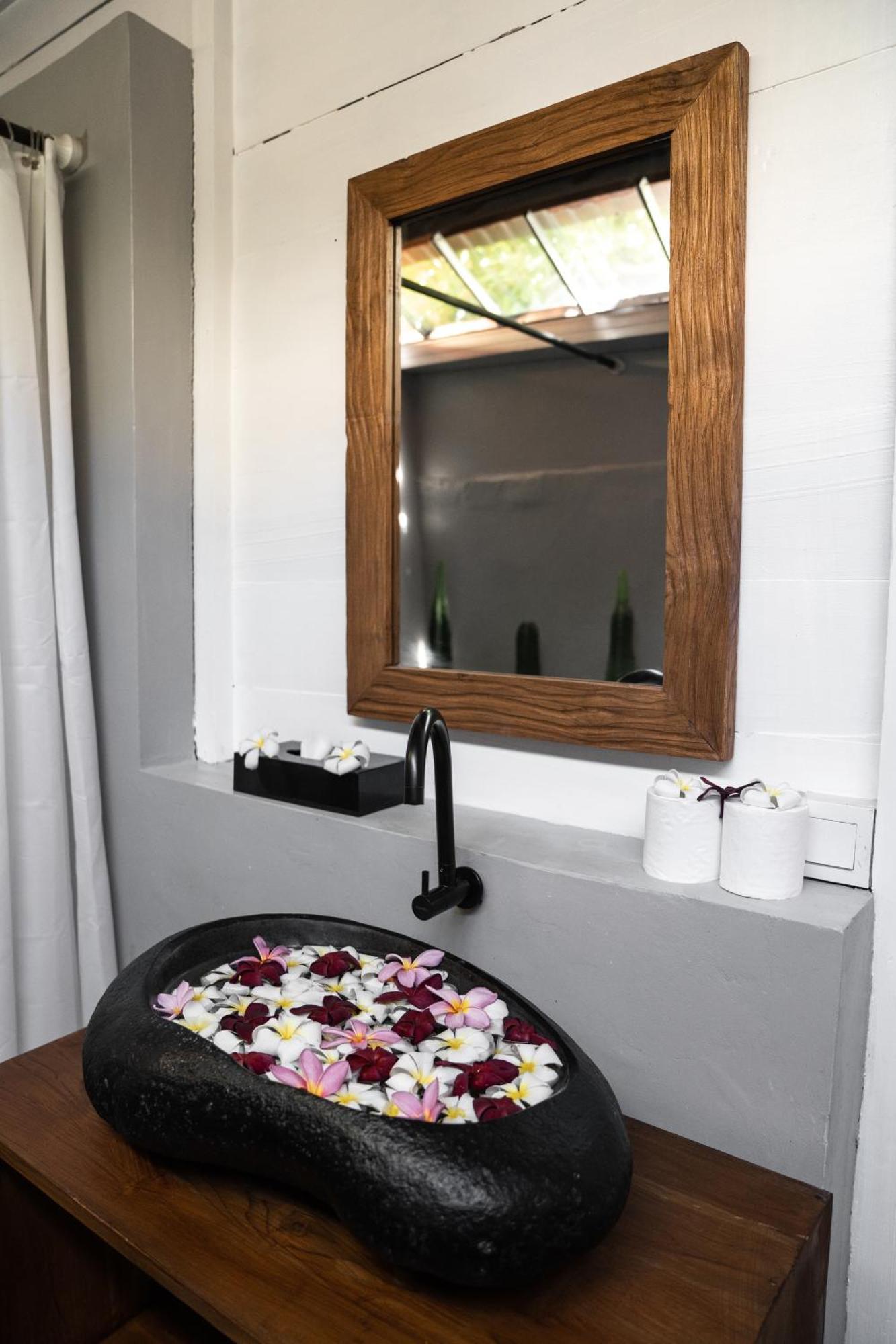 Easy Surf Camp Hotel 3*