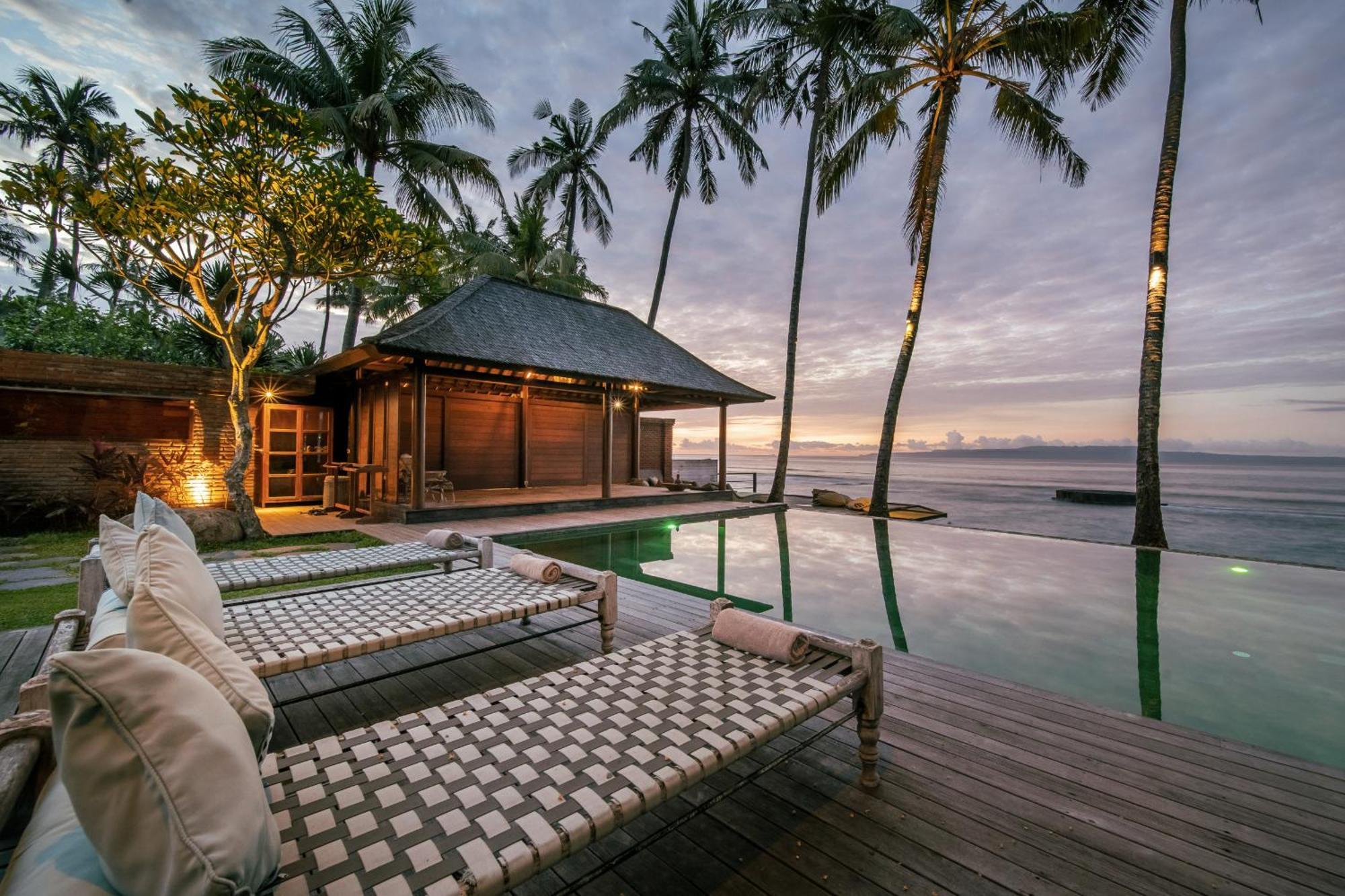 Villa Manis Beachfront *