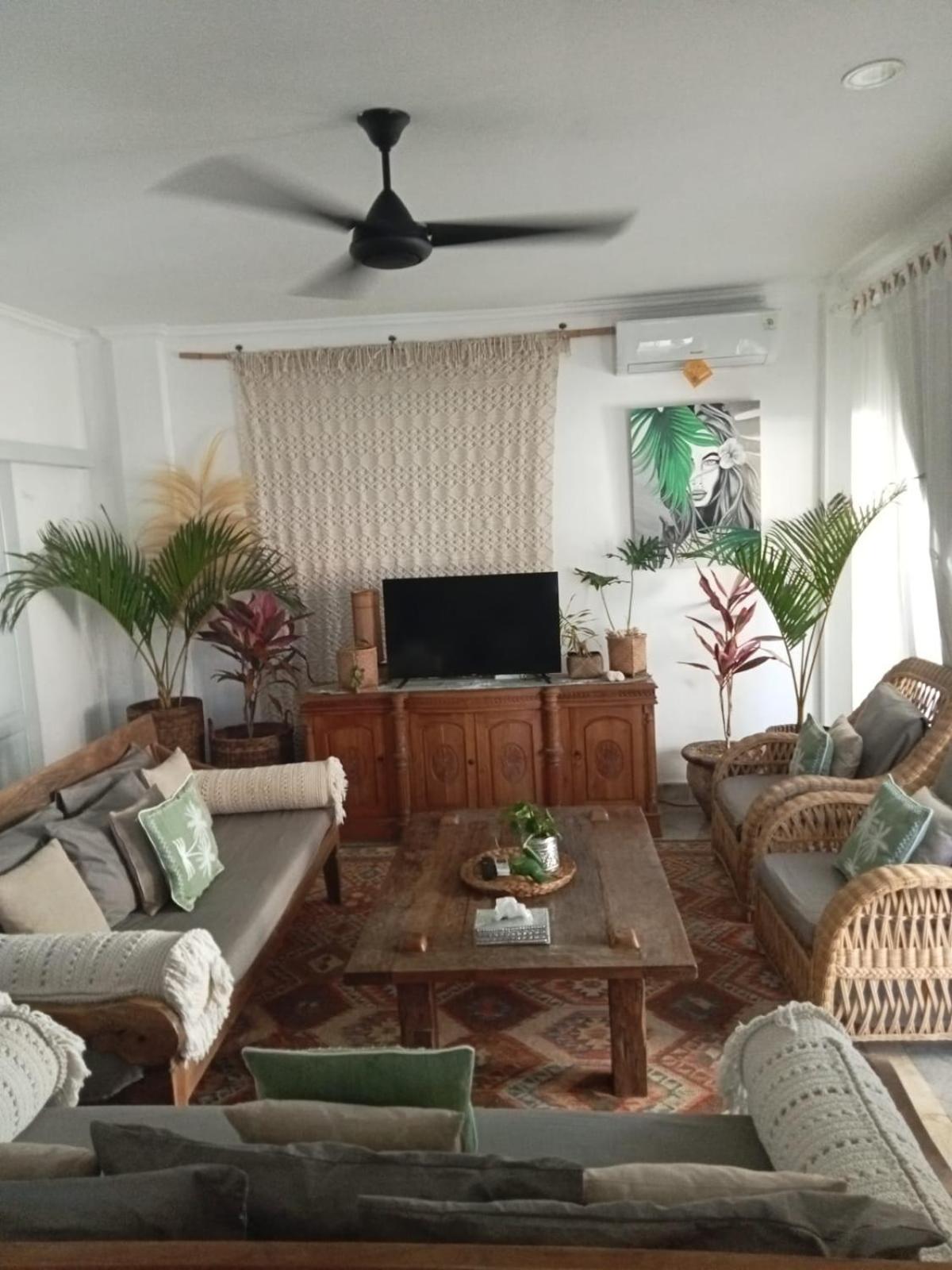 Hotel Bali Court &