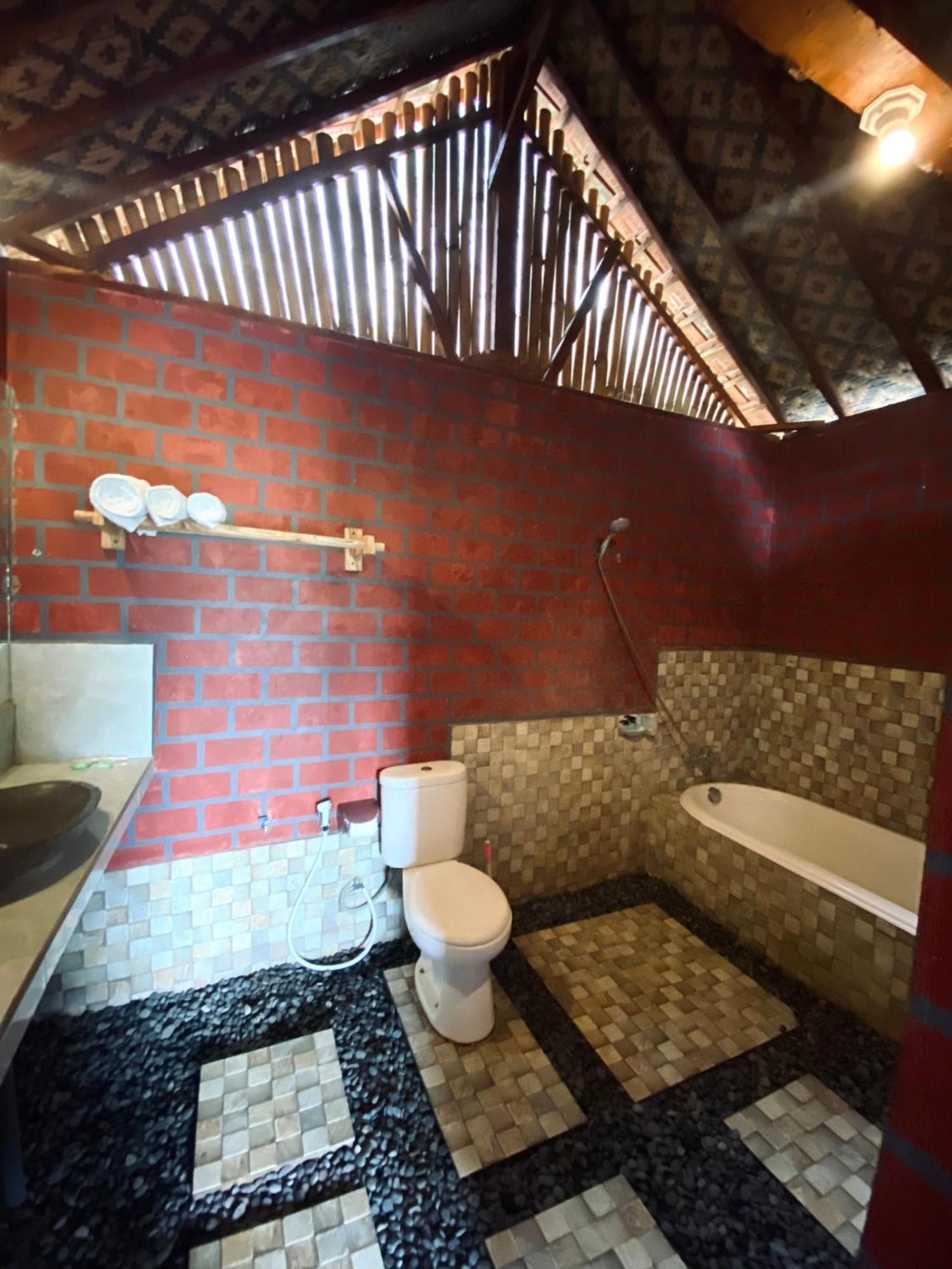 Homestay Lumbung Ayu Sari & *