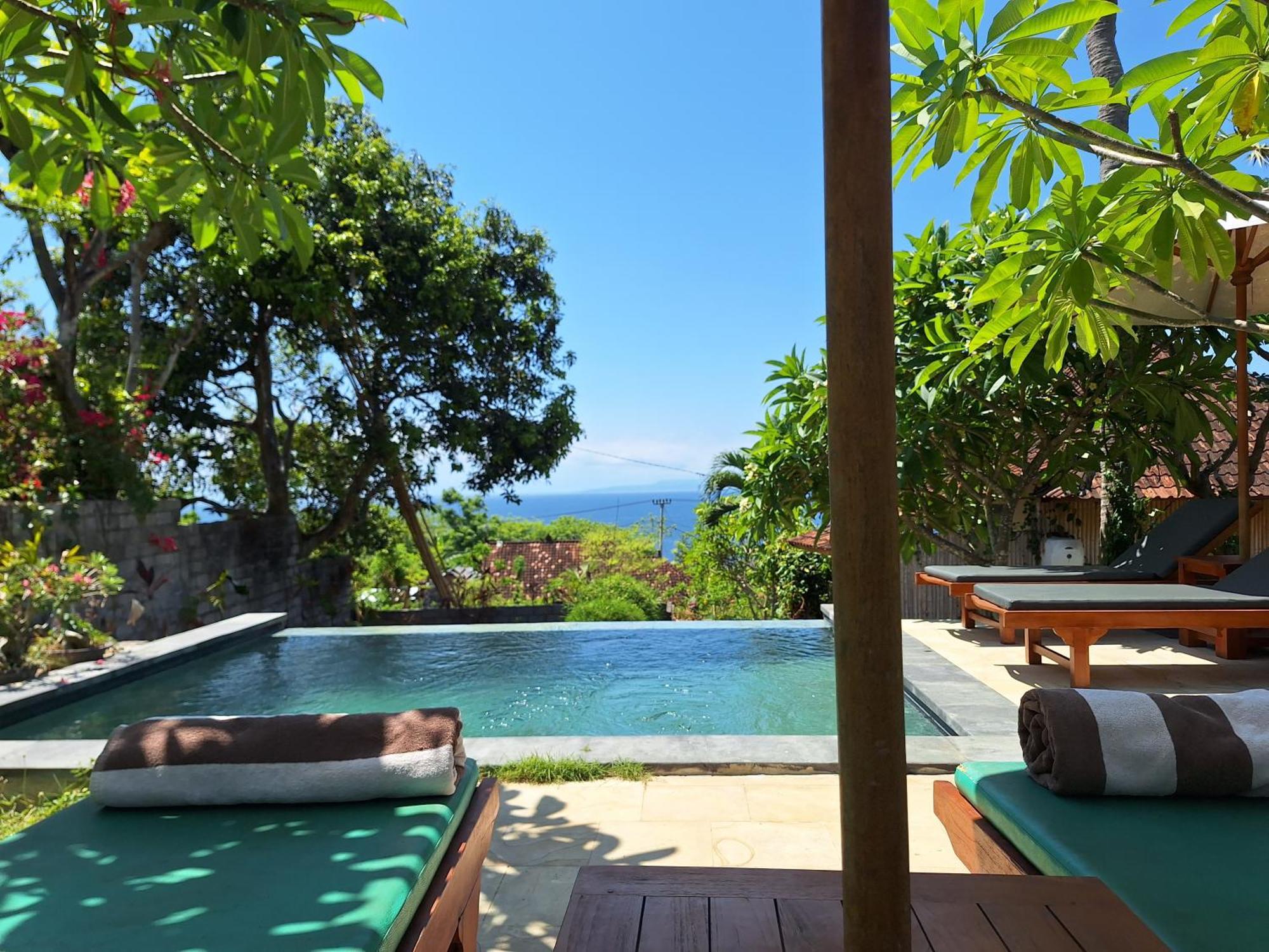 Guest house Frangipani & Restaurant Seraya