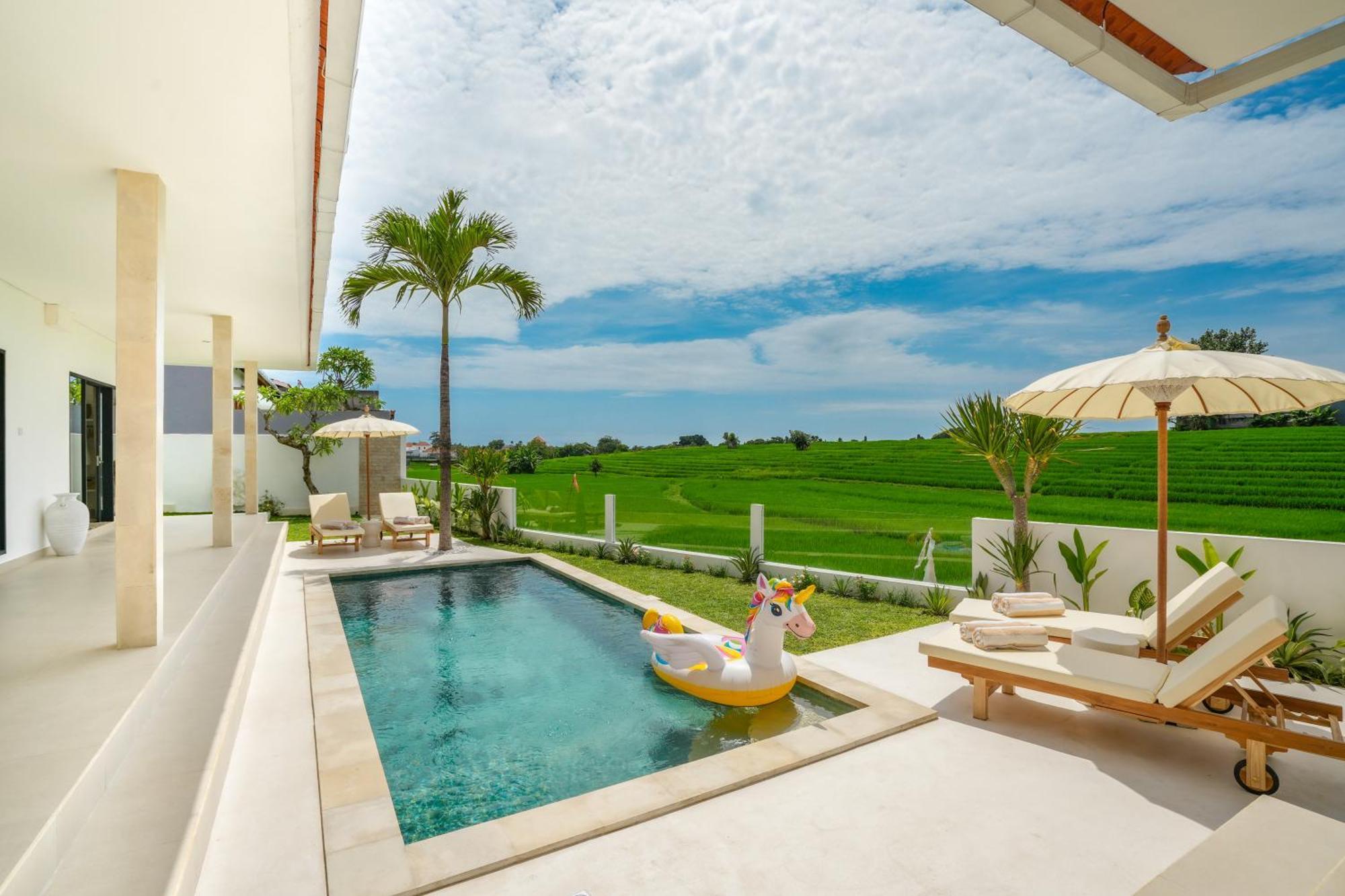 Santorini Sunset New 4 Bedroom With Beautiful Rice Paddy View And A Large Pool *
