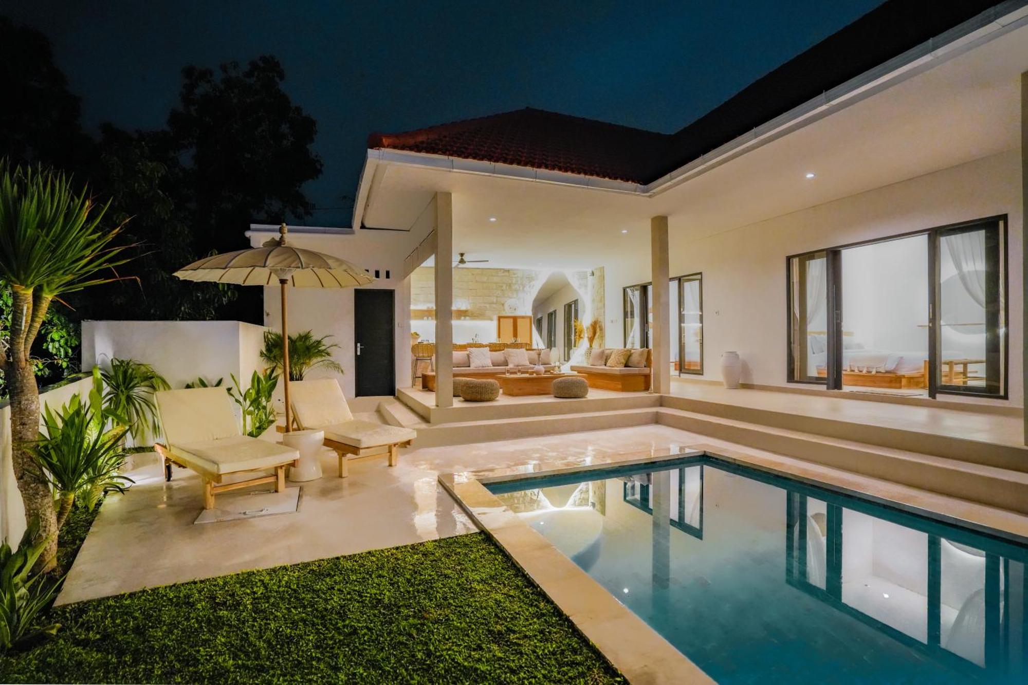 Santorini Sunset New 4 Bedroom With Beautiful Rice Paddy View And A Large Pool Villa Canggu (Bali)