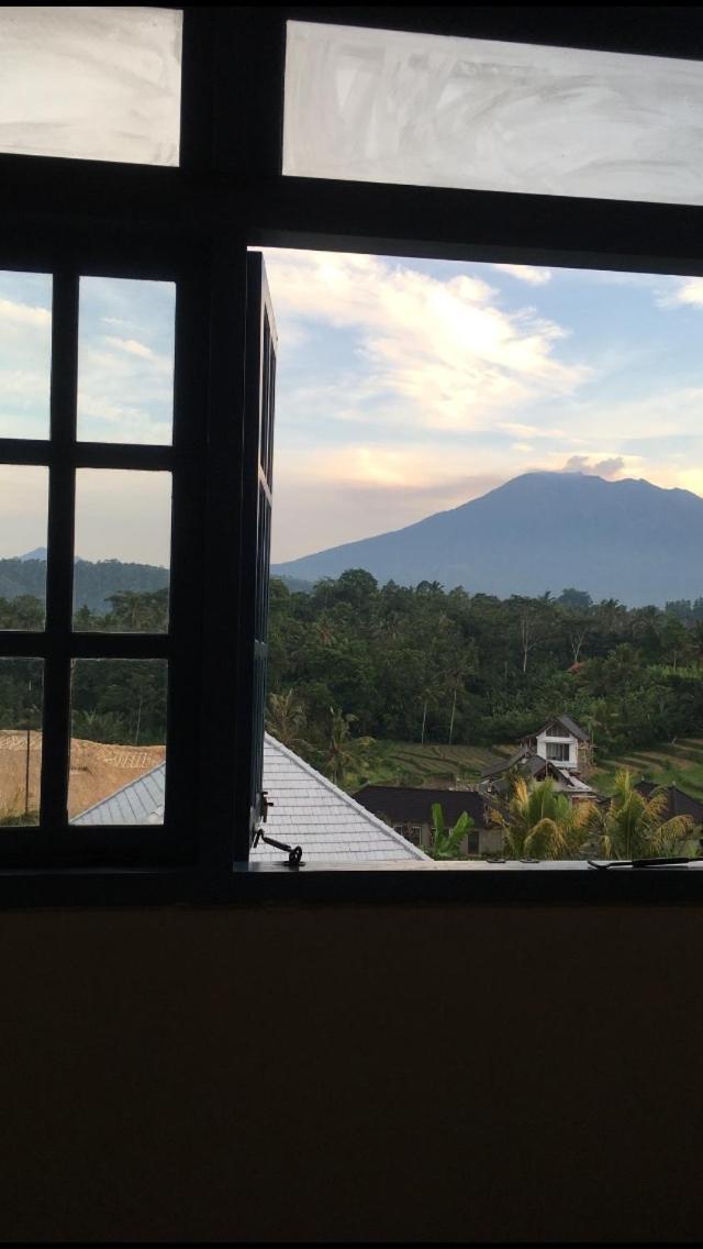 Amrita Sidemen Inn *