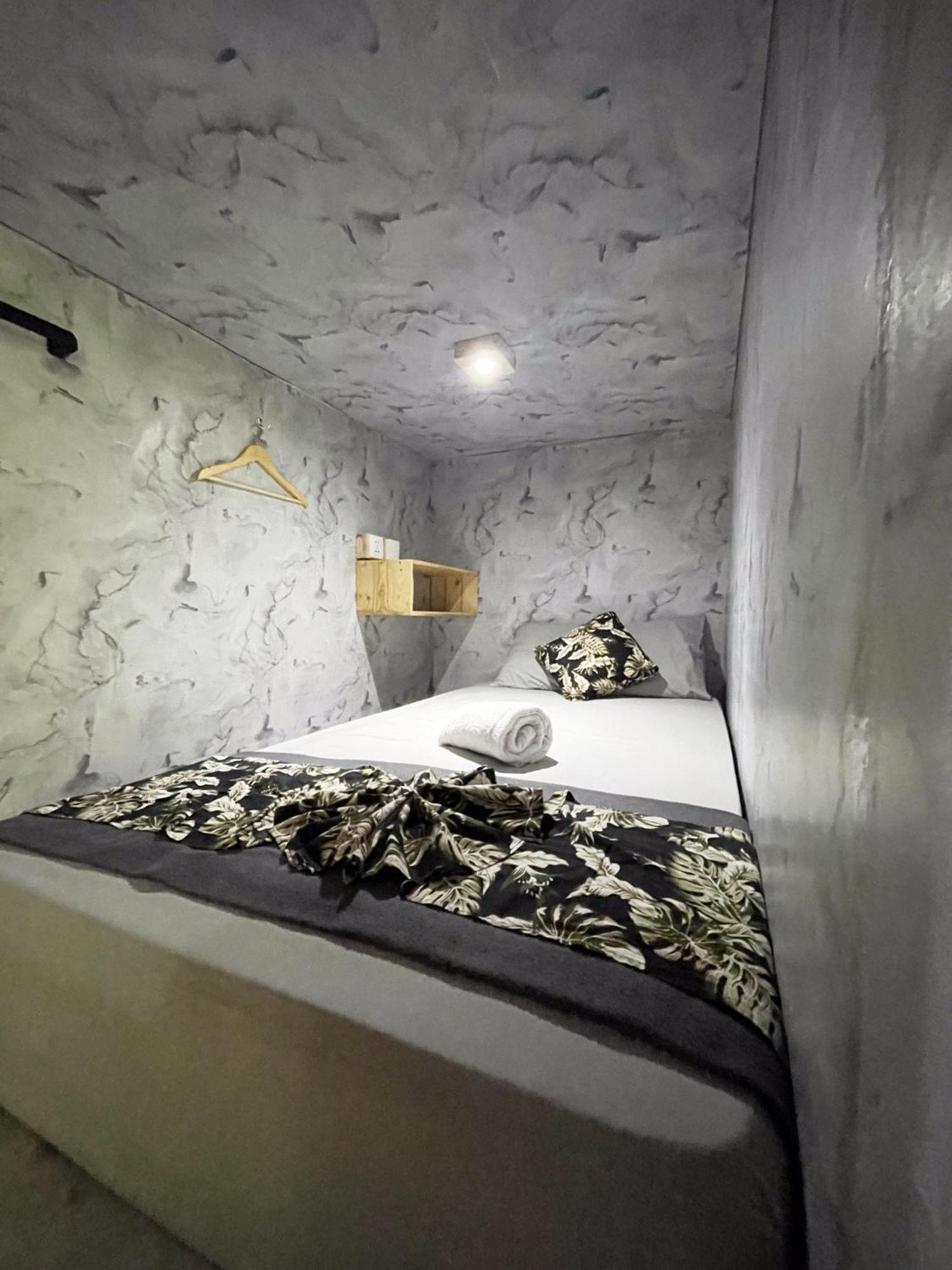 Apit Lawang & Resto Guest house Batununggul