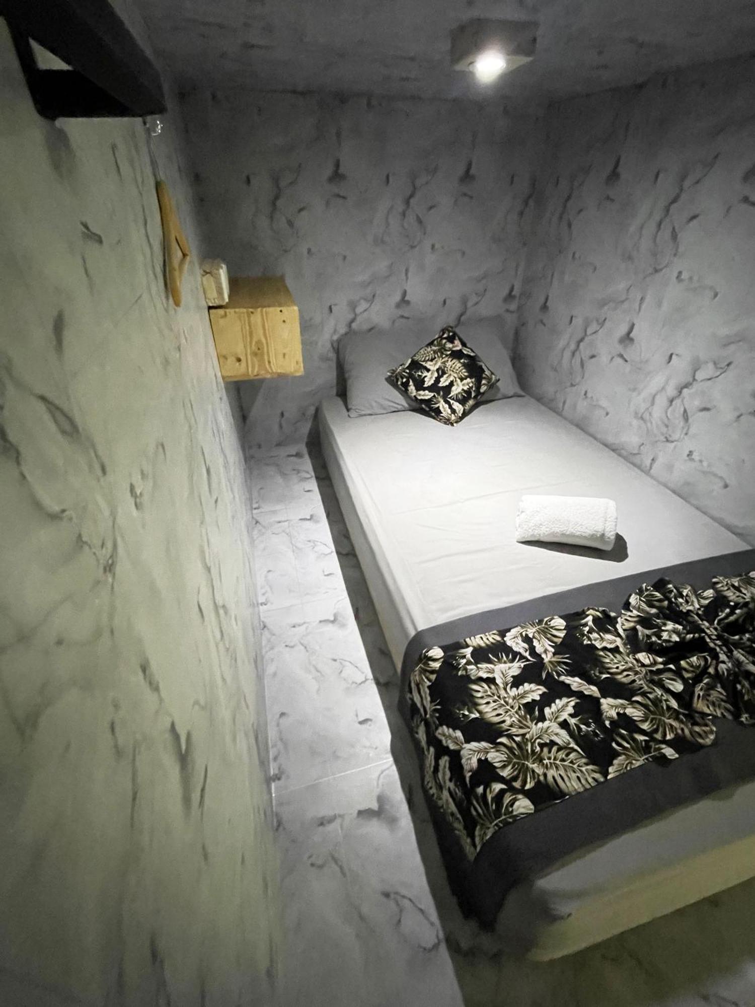 Apit Lawang & Resto Guest house Batununggul