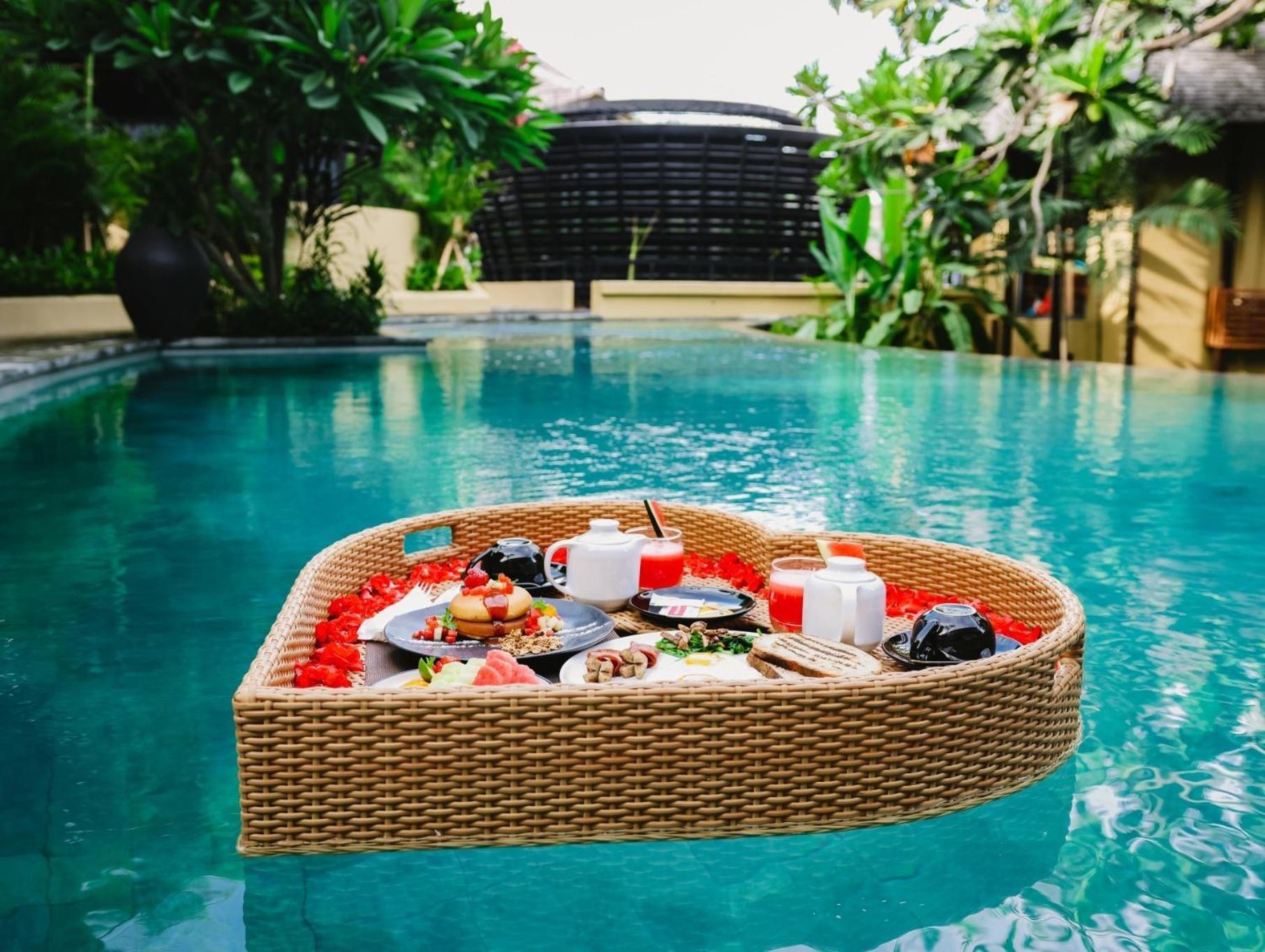 & By Ini Vie Hospitality 5*