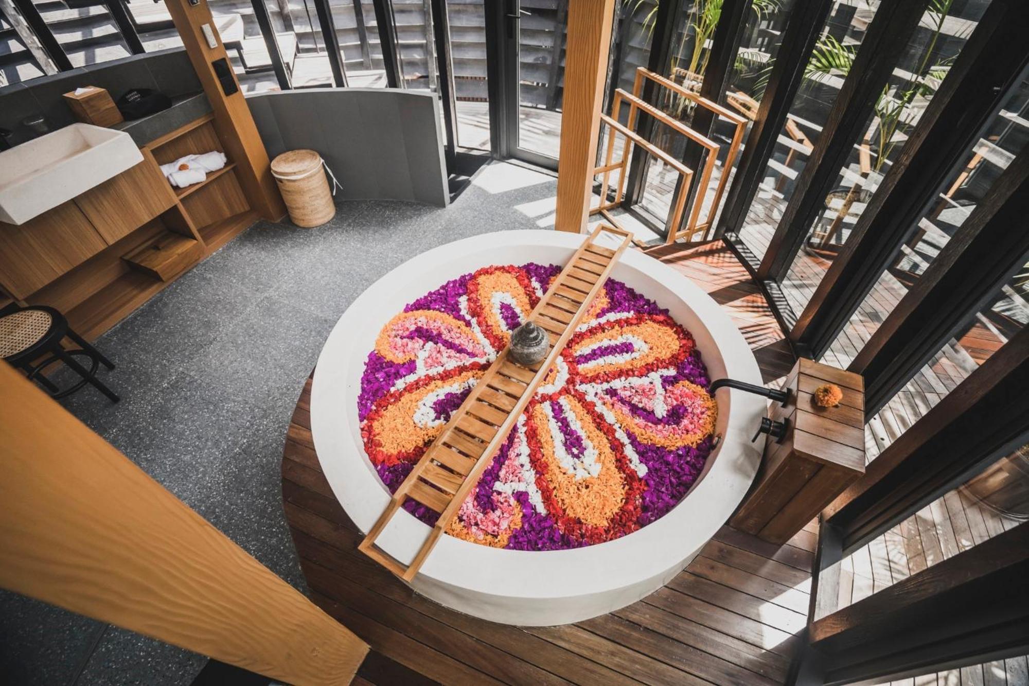 & By Ini Vie Hospitality Resort 5*