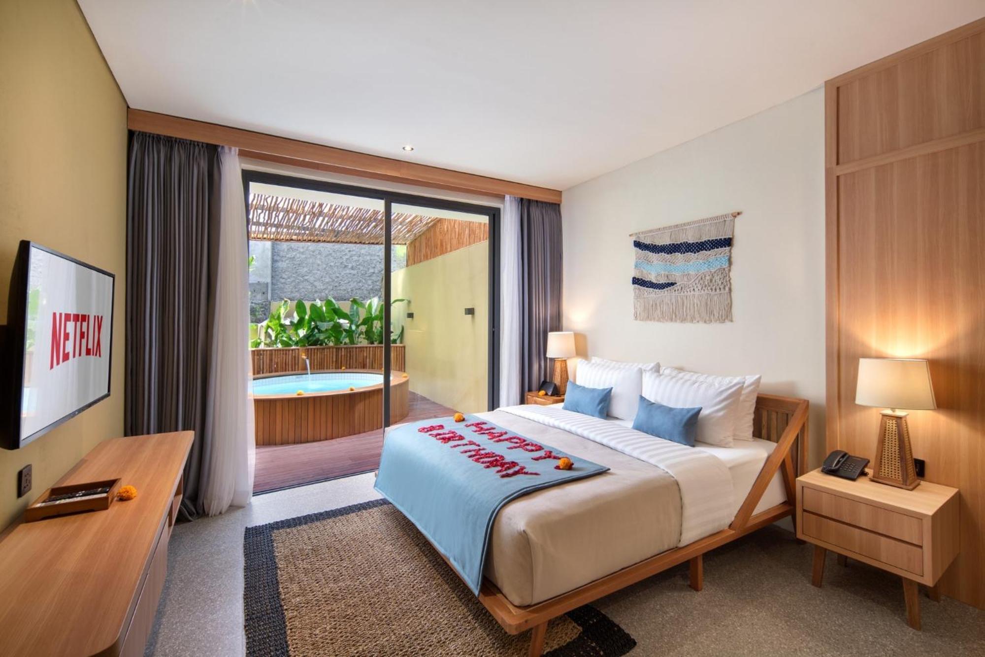 & By Ini Vie Hospitality 5*