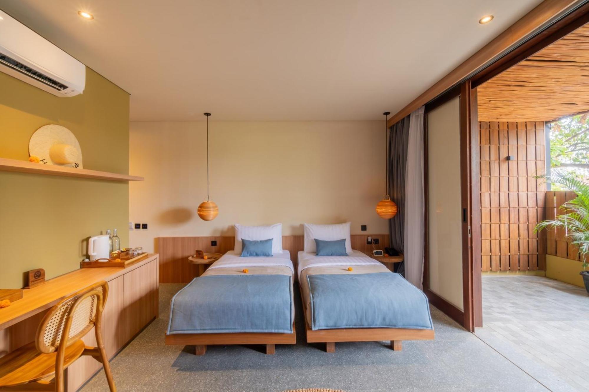 & By Ini Vie Hospitality 5*