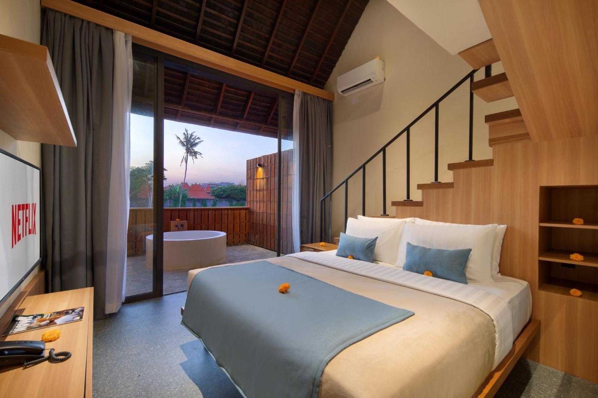 & By Ini Vie Hospitality 5* Canggu (Bali)