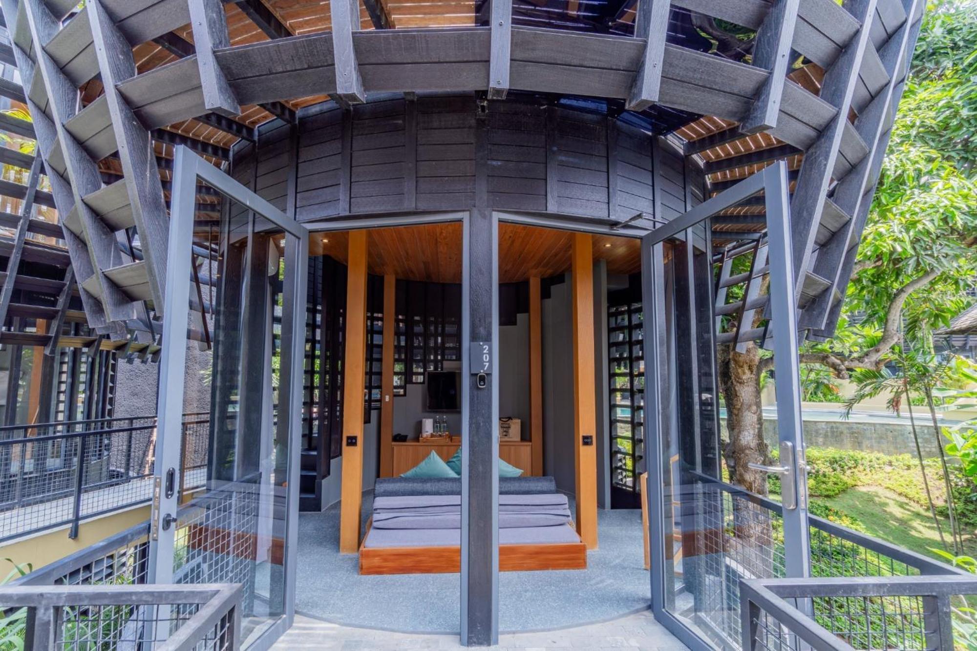& By Ini Vie Hospitality Resort 5*