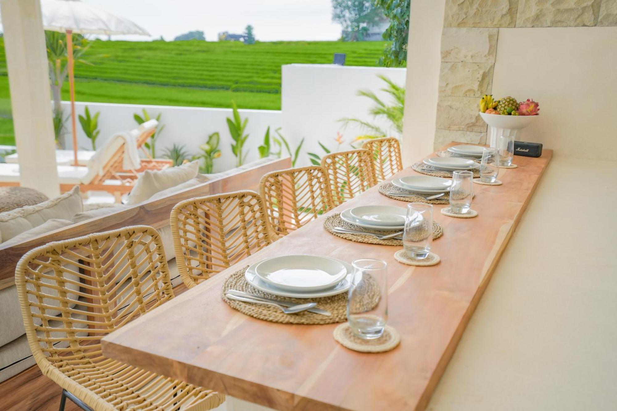Santorini Sunset New 4 Bedroom With Beautiful Rice Paddy View And A Large Pool Villa Canggu (Bali)