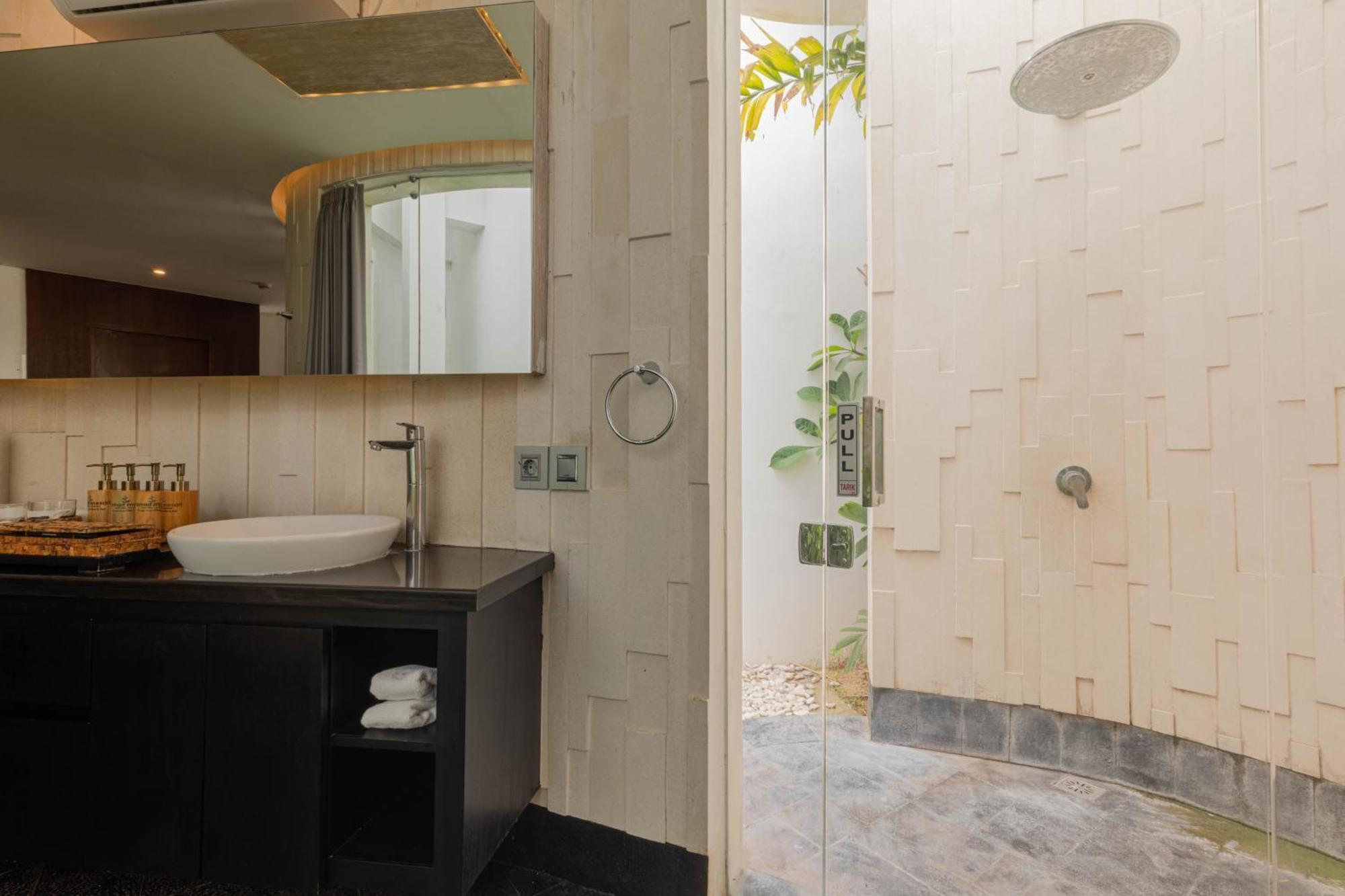 Villa Taman Mesari Luxury Villas-seminyak *