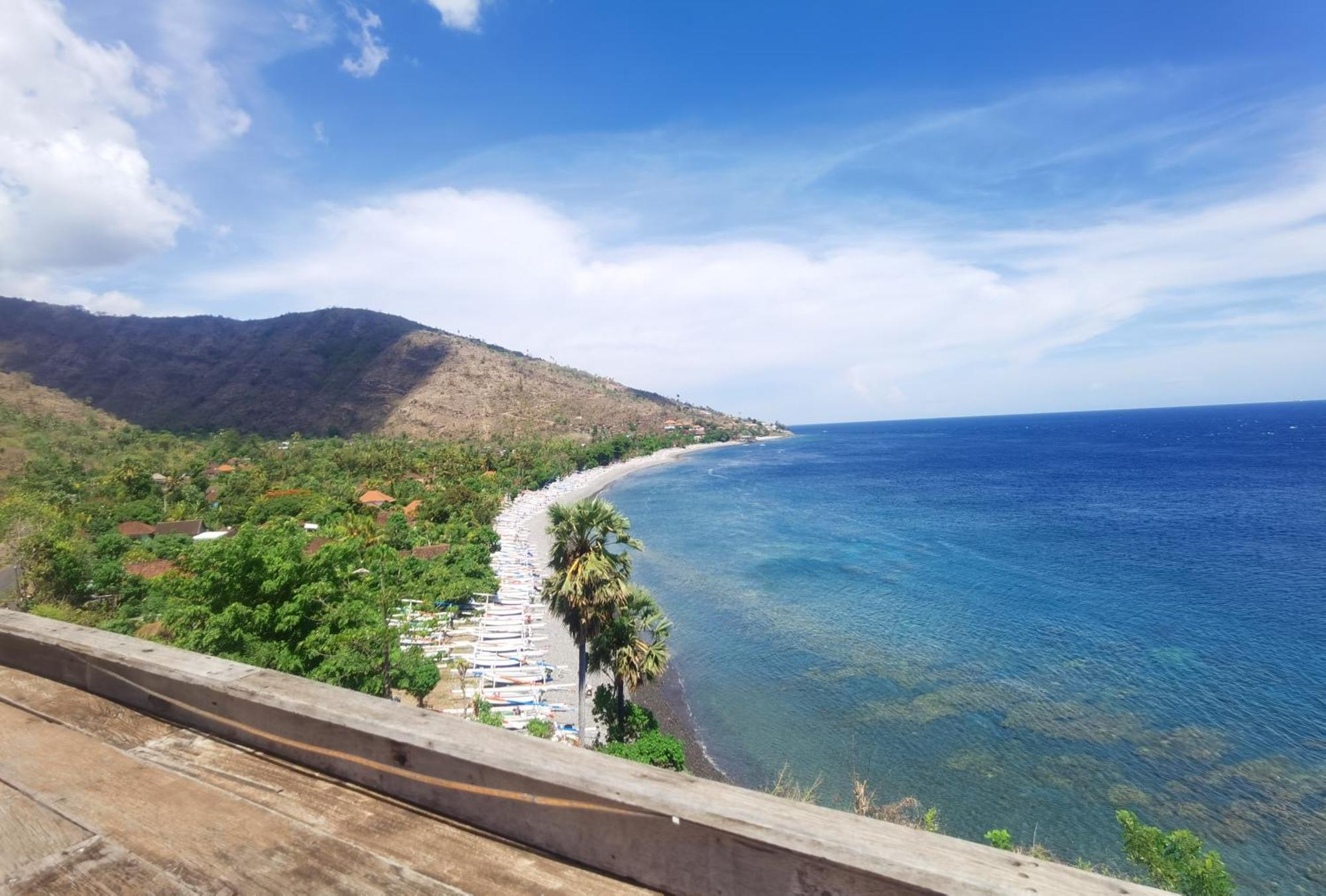 Wawa-wewe Rock Amed (Bali)