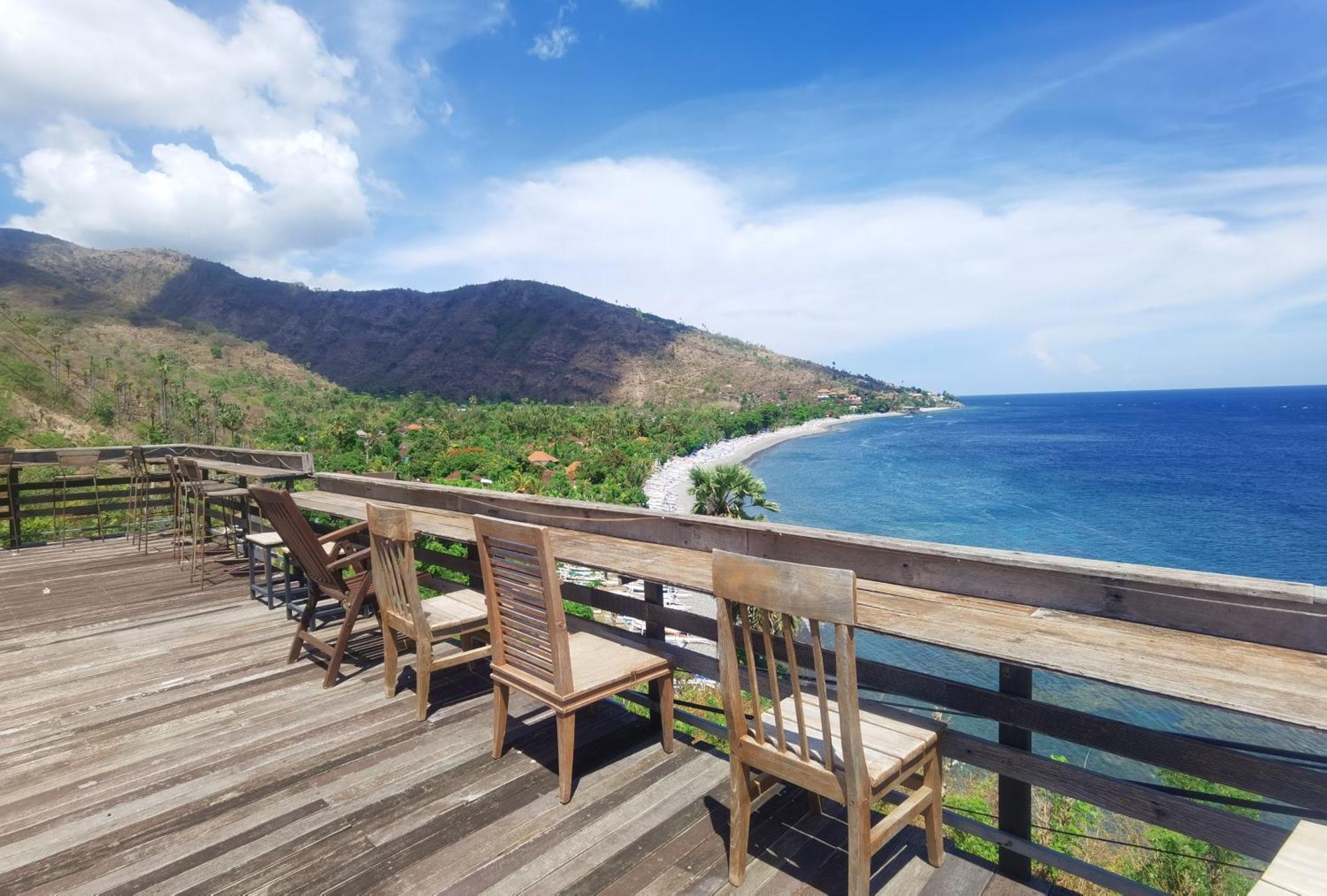 Wawa-wewe Rock Amed (Bali)