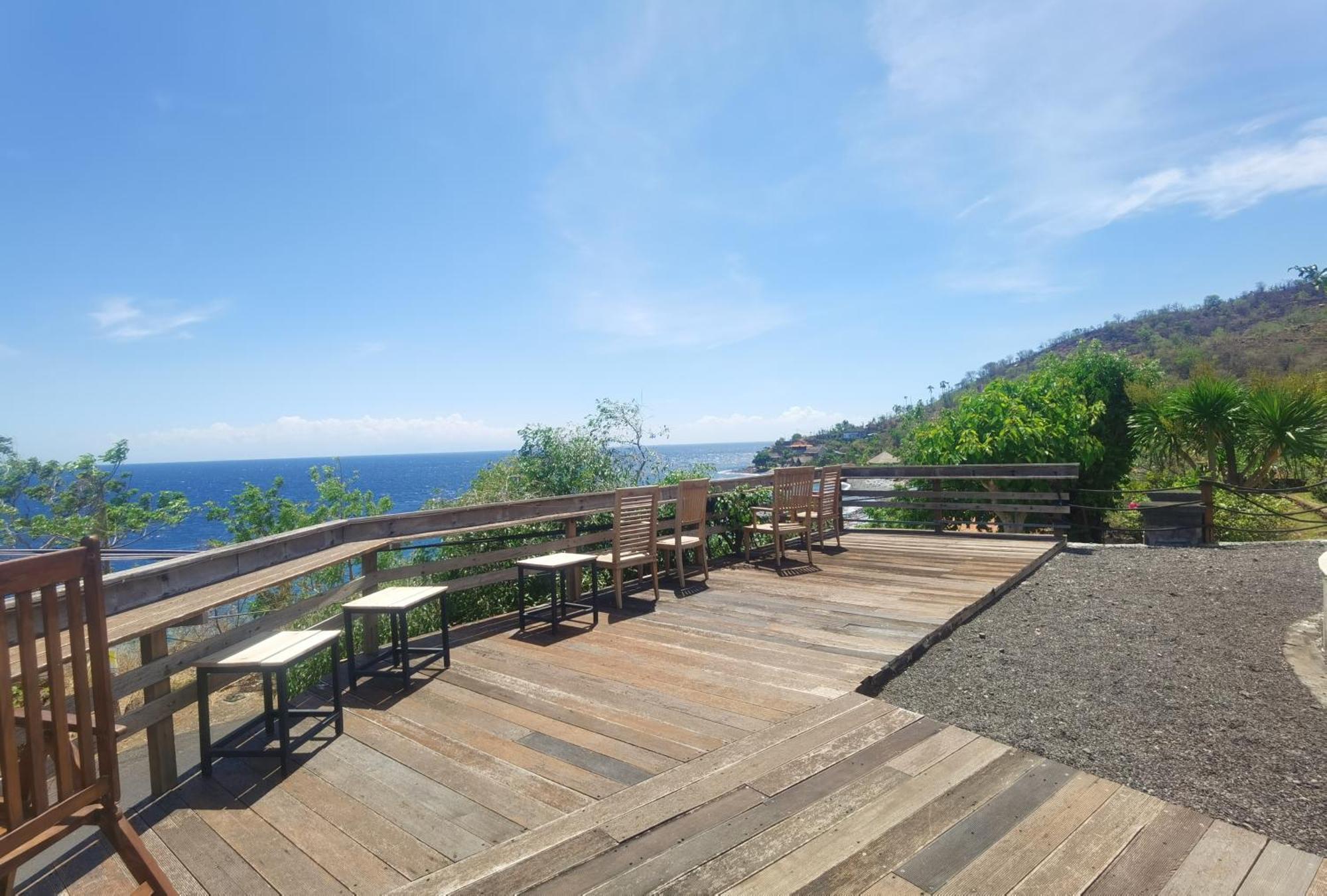 Wawa-wewe Rock Amed (Bali)