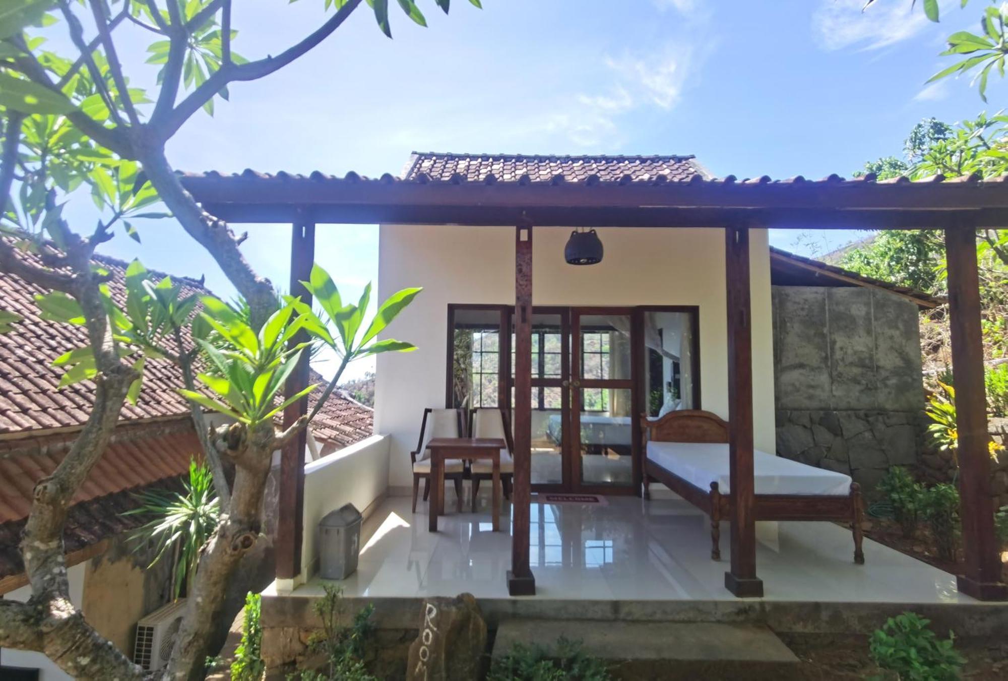 Wawa-wewe Rock Amed (Bali)