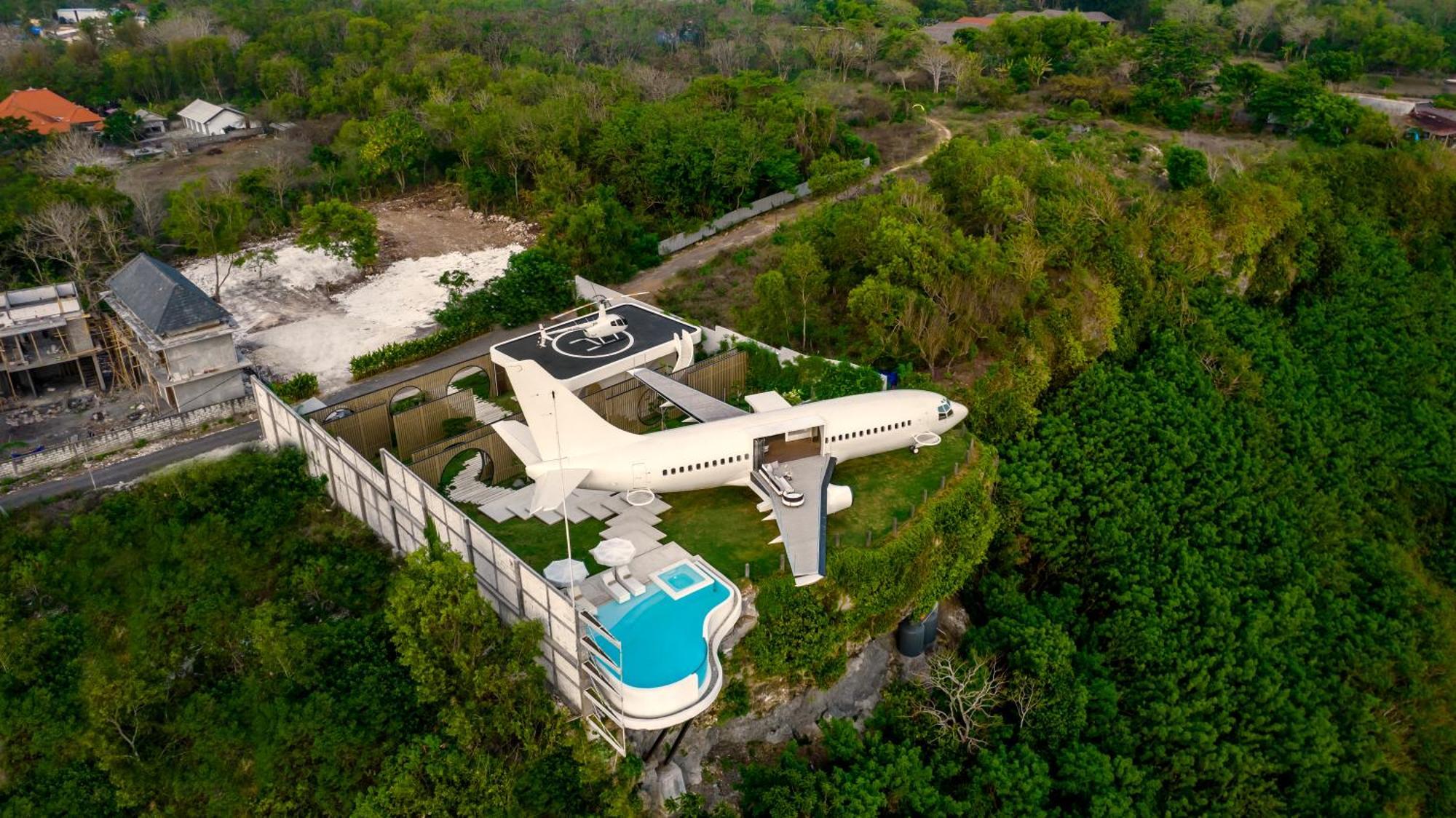 Private Jet Villa Uluwatu (Bali)