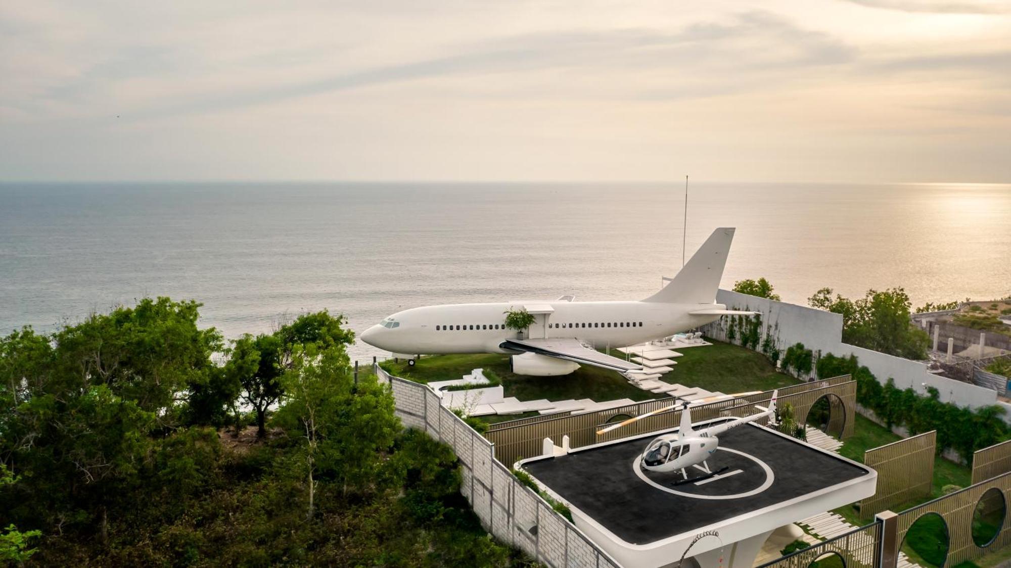 Private Jet Villa Uluwatu (Bali)