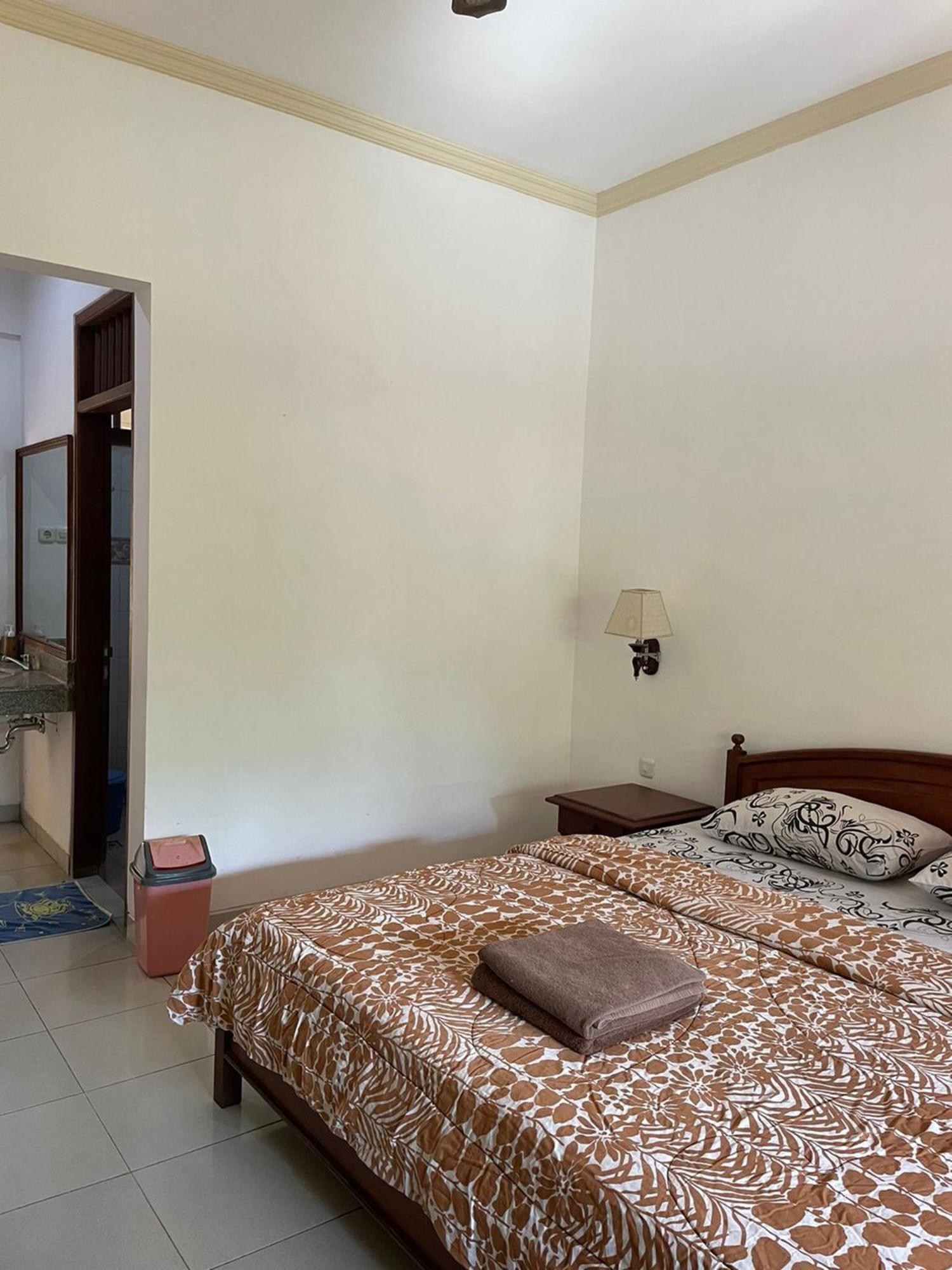 Yulia 1 Bed & Breakfast 2*