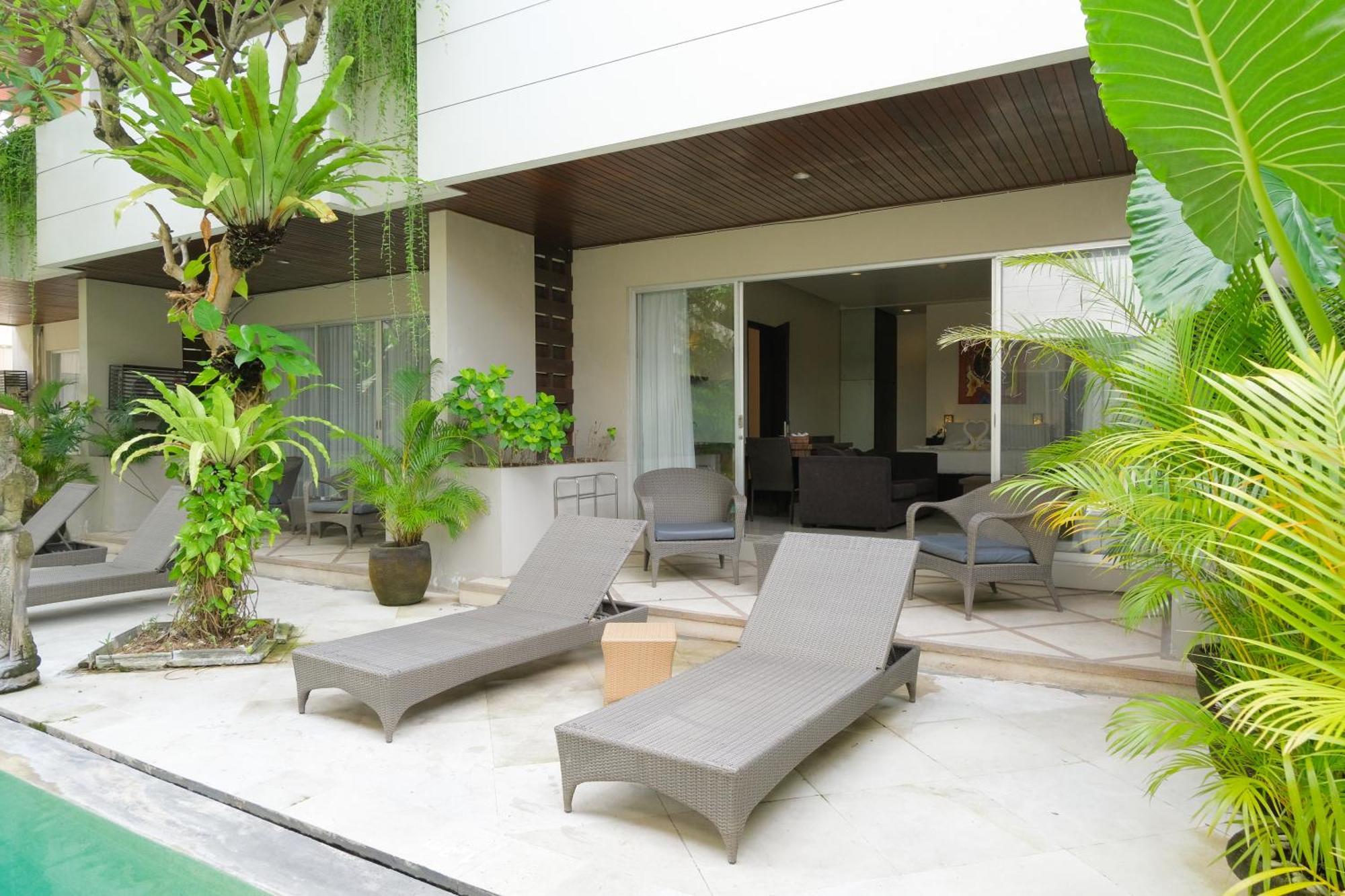 Swiss-Belcourt Sunset Seminyak (Bali)