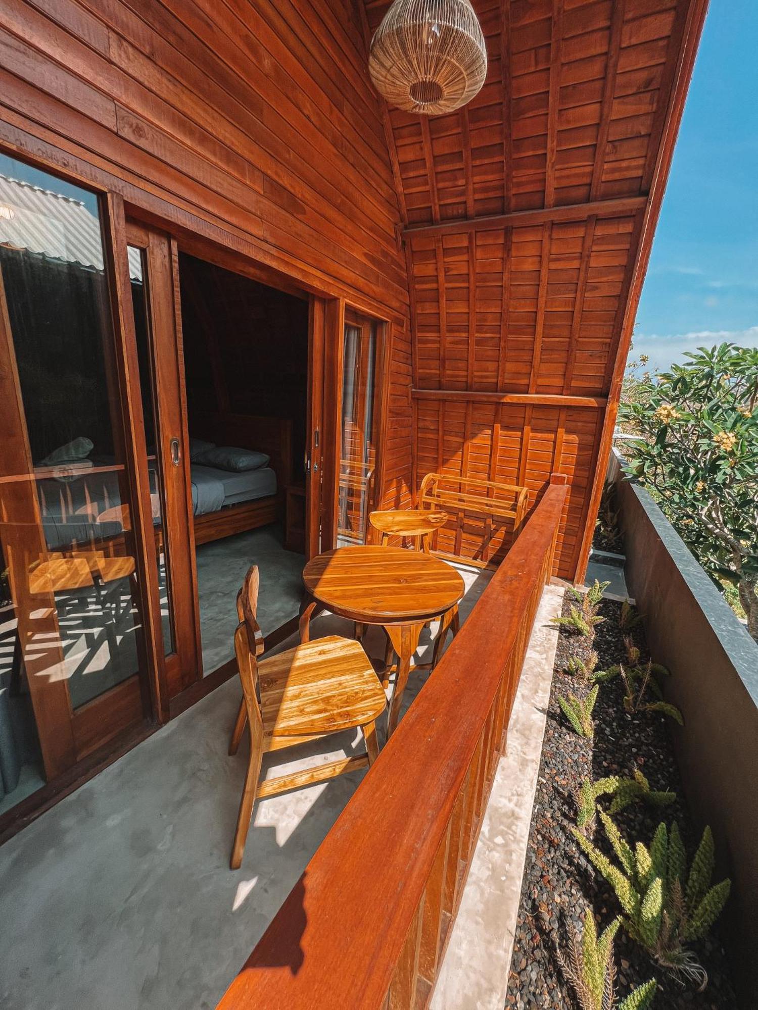 Bagus Ink Surf Camp Hostel *