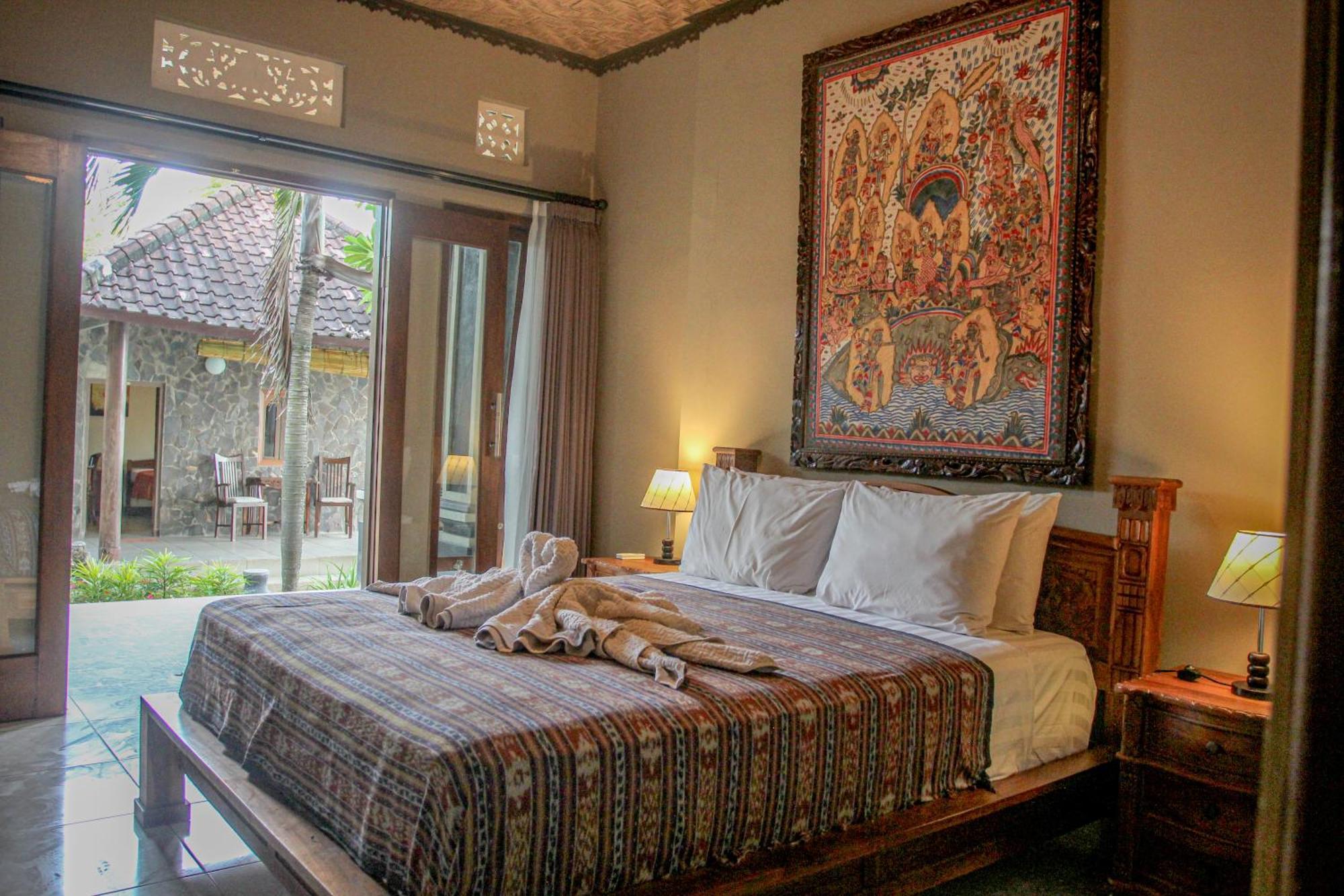 Temple Cafe & Hotel 2*