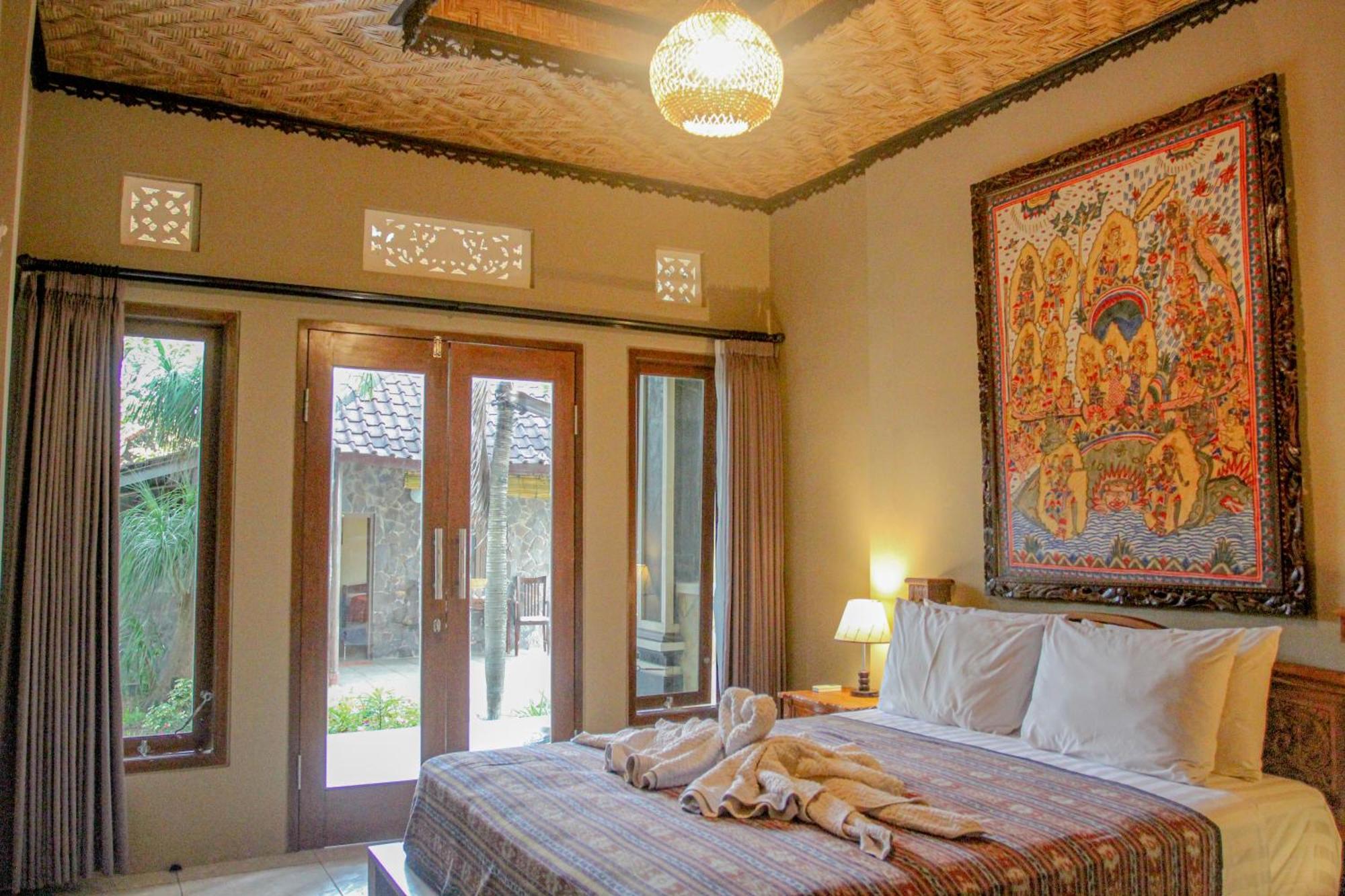 Temple Cafe & Hotel 2*