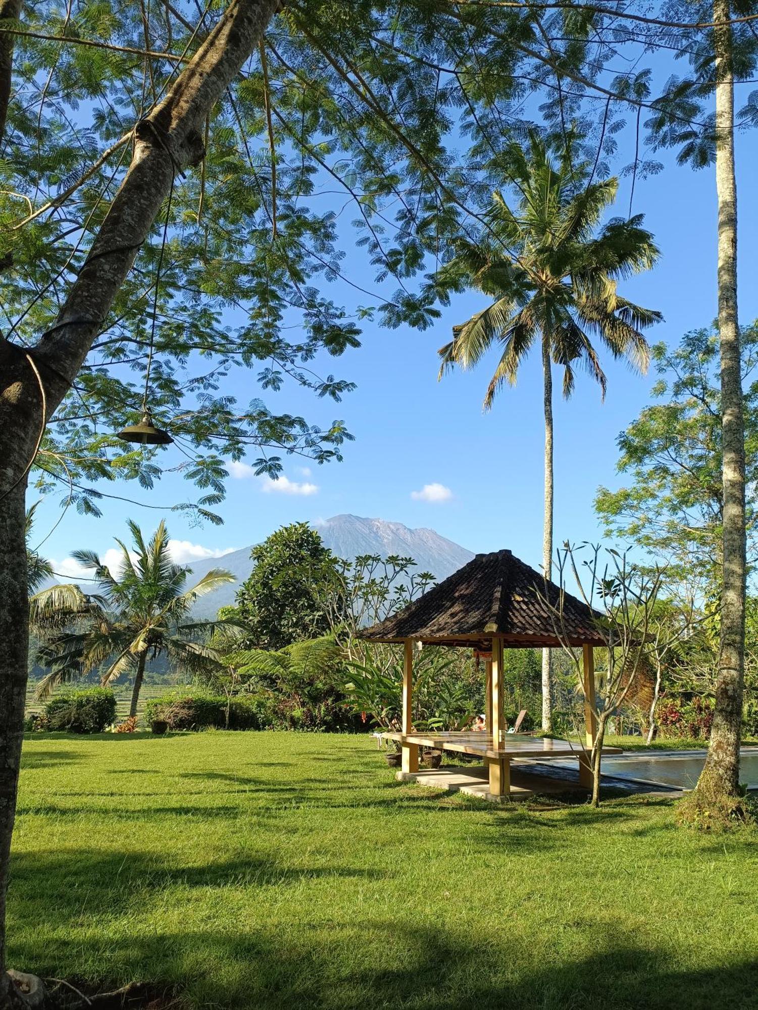 Mahagiri & Restaurant Resort Menanga